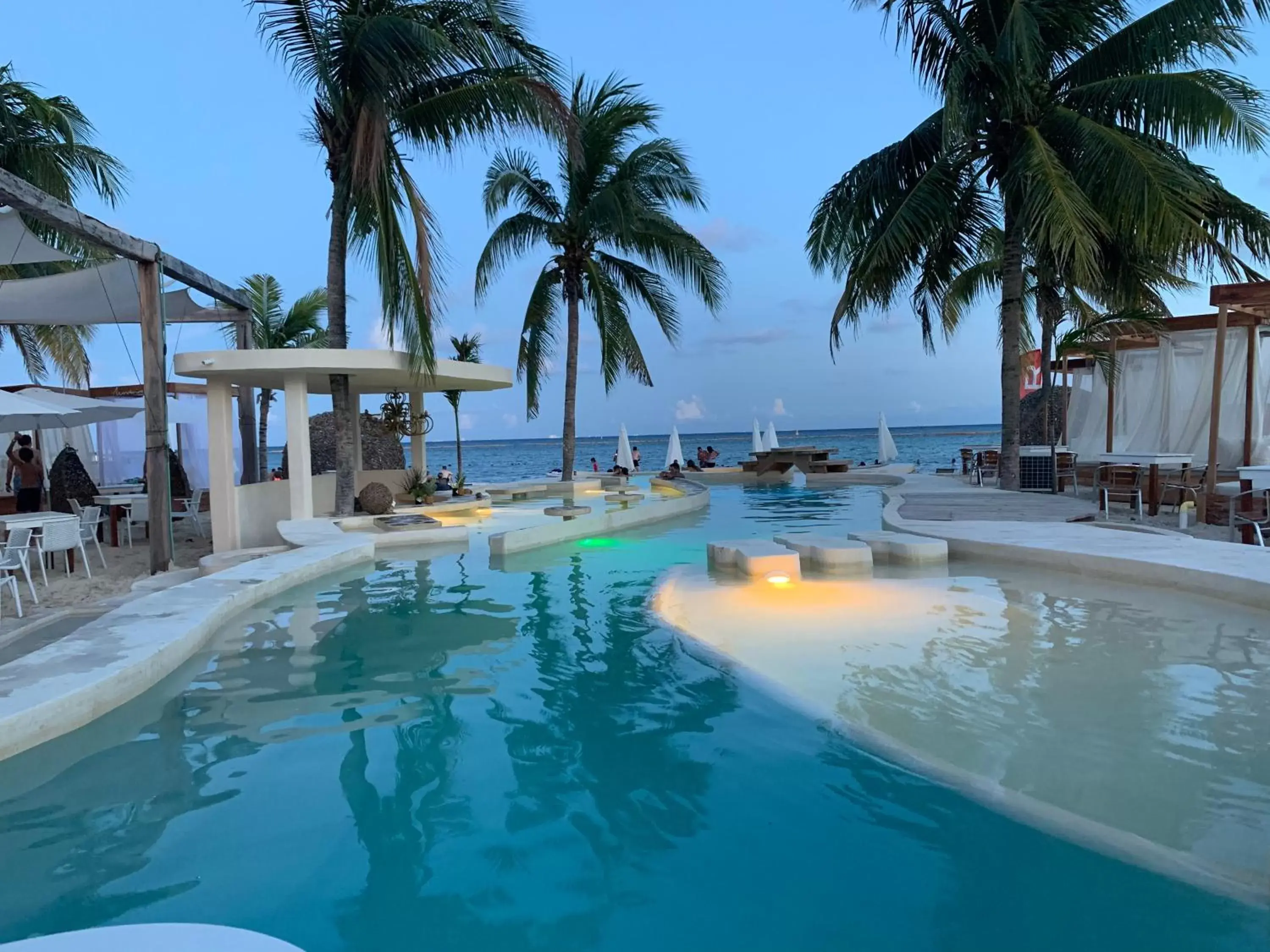 Beach, Swimming Pool in Nasim Condo Hotel con acceso BEACH CLUB GRATIS, metros 5th AVENIDA Beach, Swimming Pool in Nasim Condo Hotel con acceso BEACH CLUB GRATIS, metros 5th AVENIDA