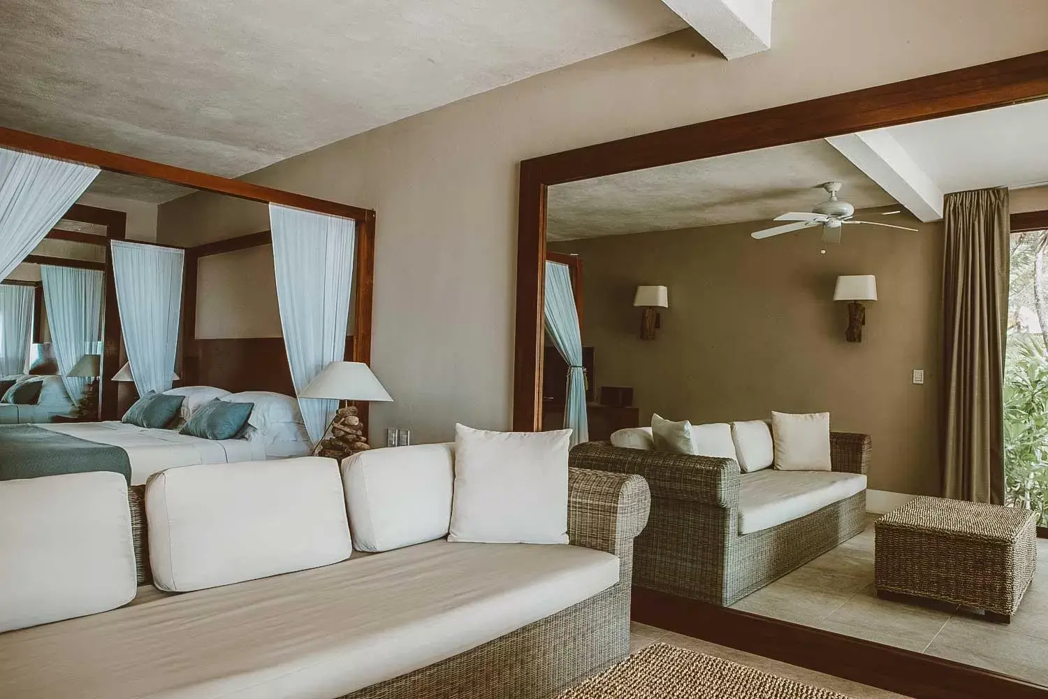 Bedroom, Seating Area in Jashita Hotel