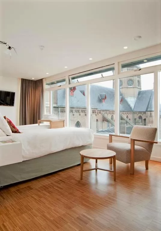 City view, Bed in The Bank Hotel