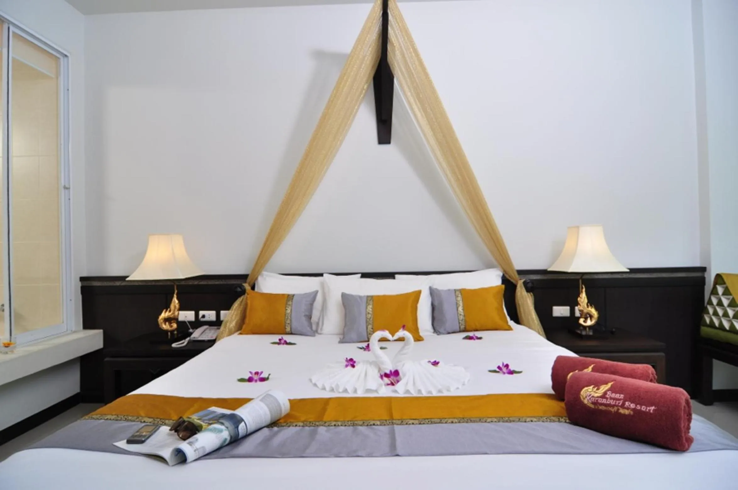 Bed in Baan Karonburi Resort