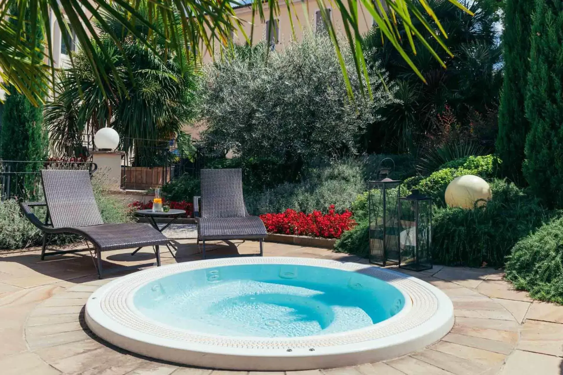 Swimming Pool in Hotel Leon d'Oro