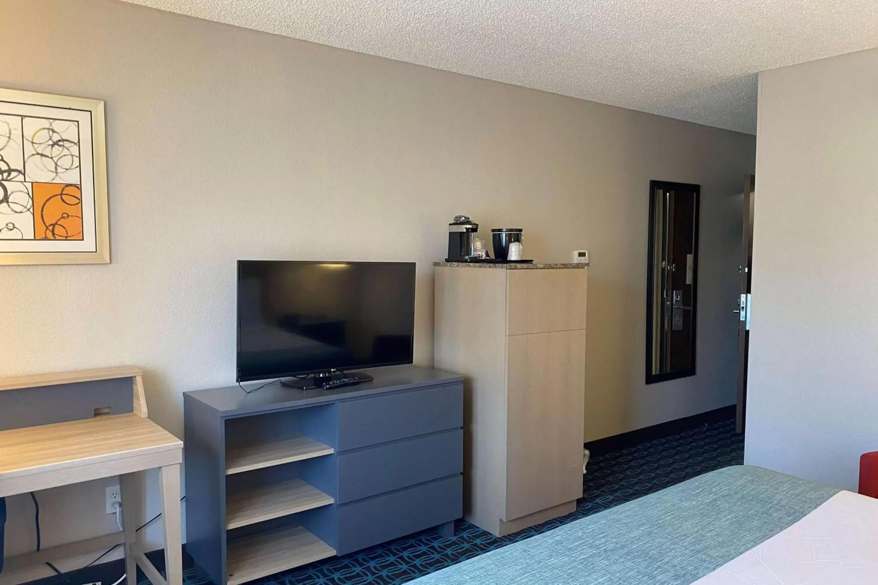TV and multimedia, Bed in Wingate by Wyndham Chandler Phoenix TV and multimedia, Bed in Wingate by Wyndham Chandler Phoenix