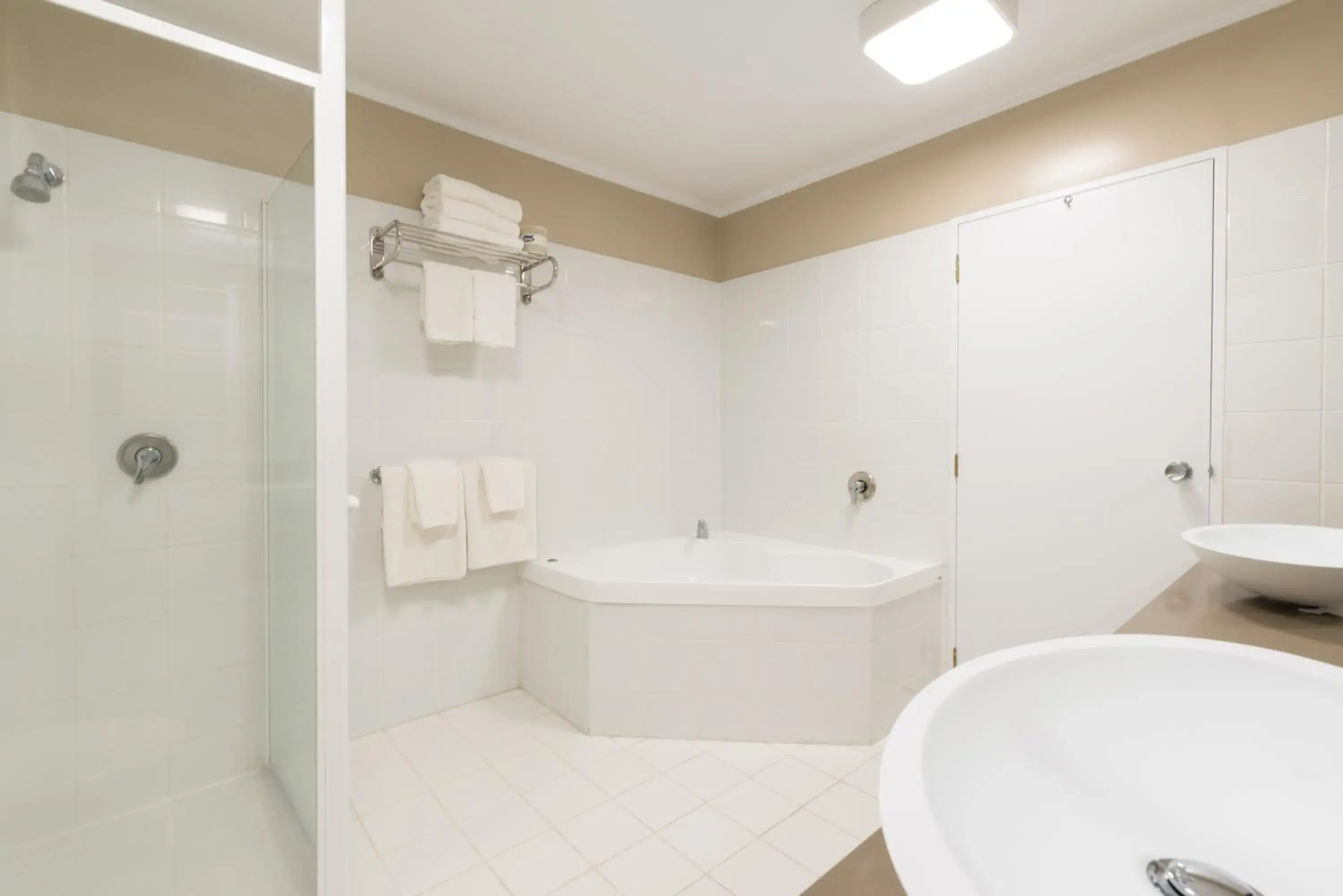 Bathroom in Distinction Hamilton Hotel & Conference Centre Bathroom in Distinction Hamilton Hotel & Conference Centre