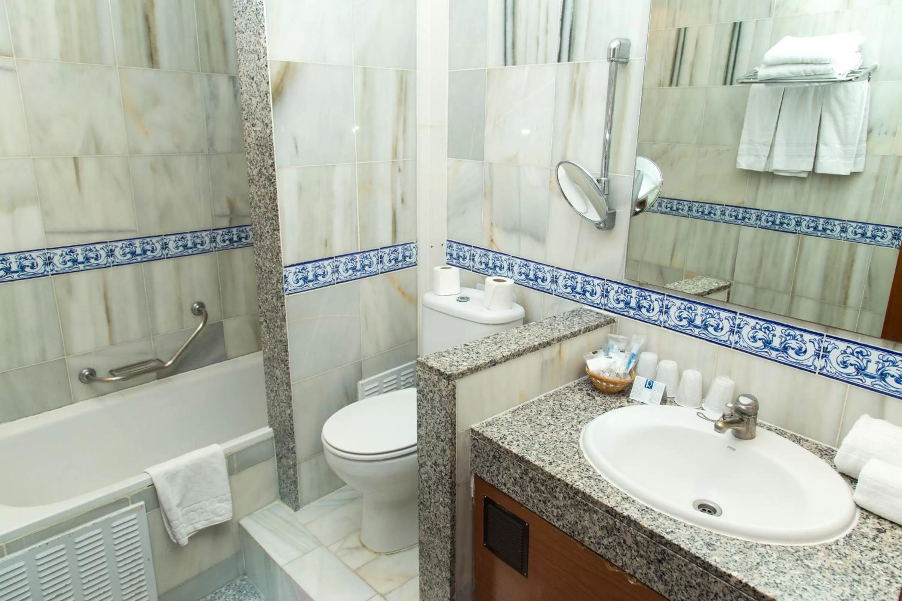 Bathroom in Ramblas Hotel