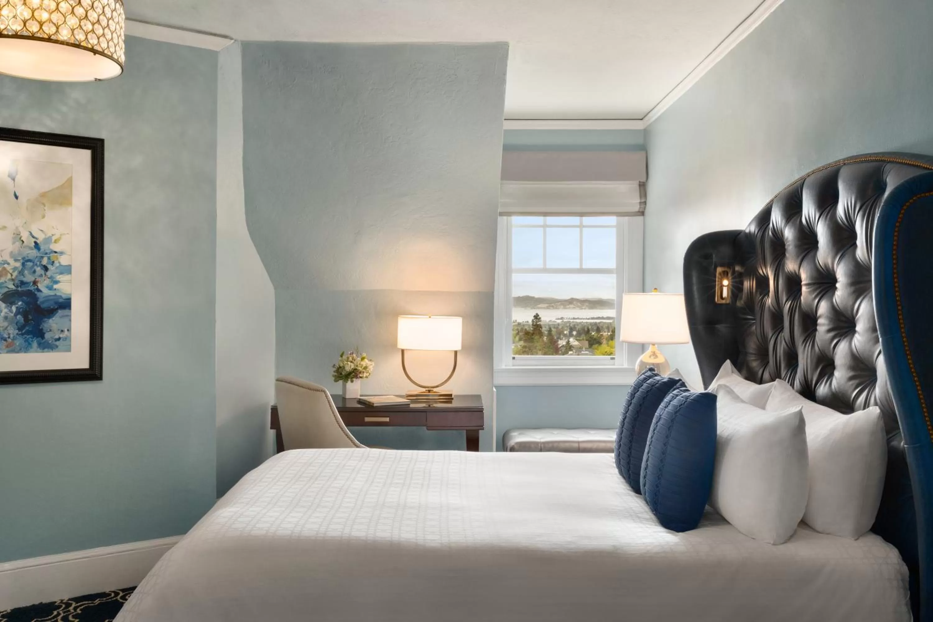 Photo of the whole room, Bed in Claremont Resort & Club