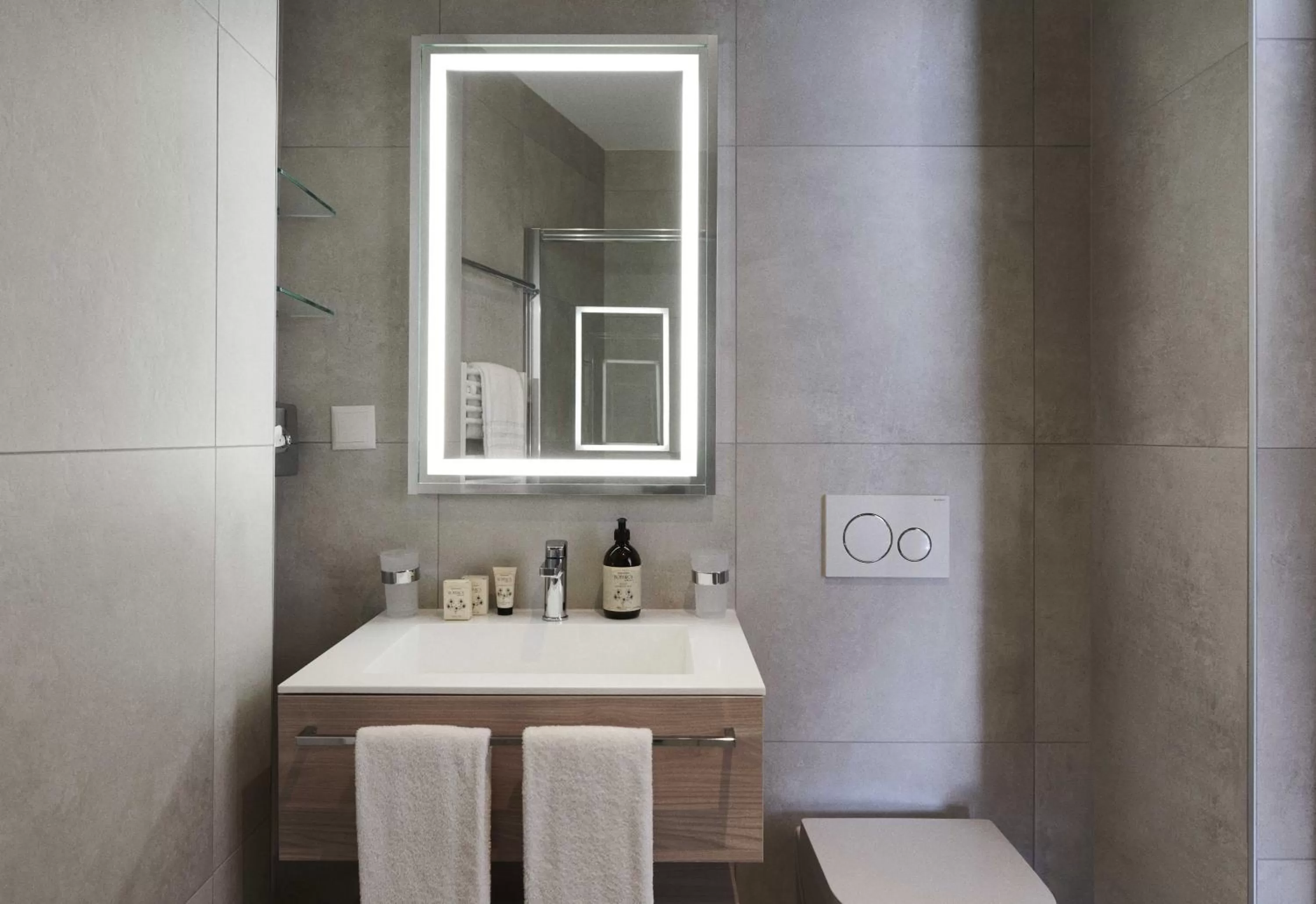 Bathroom in Vista Lakefront Boutique Hotel