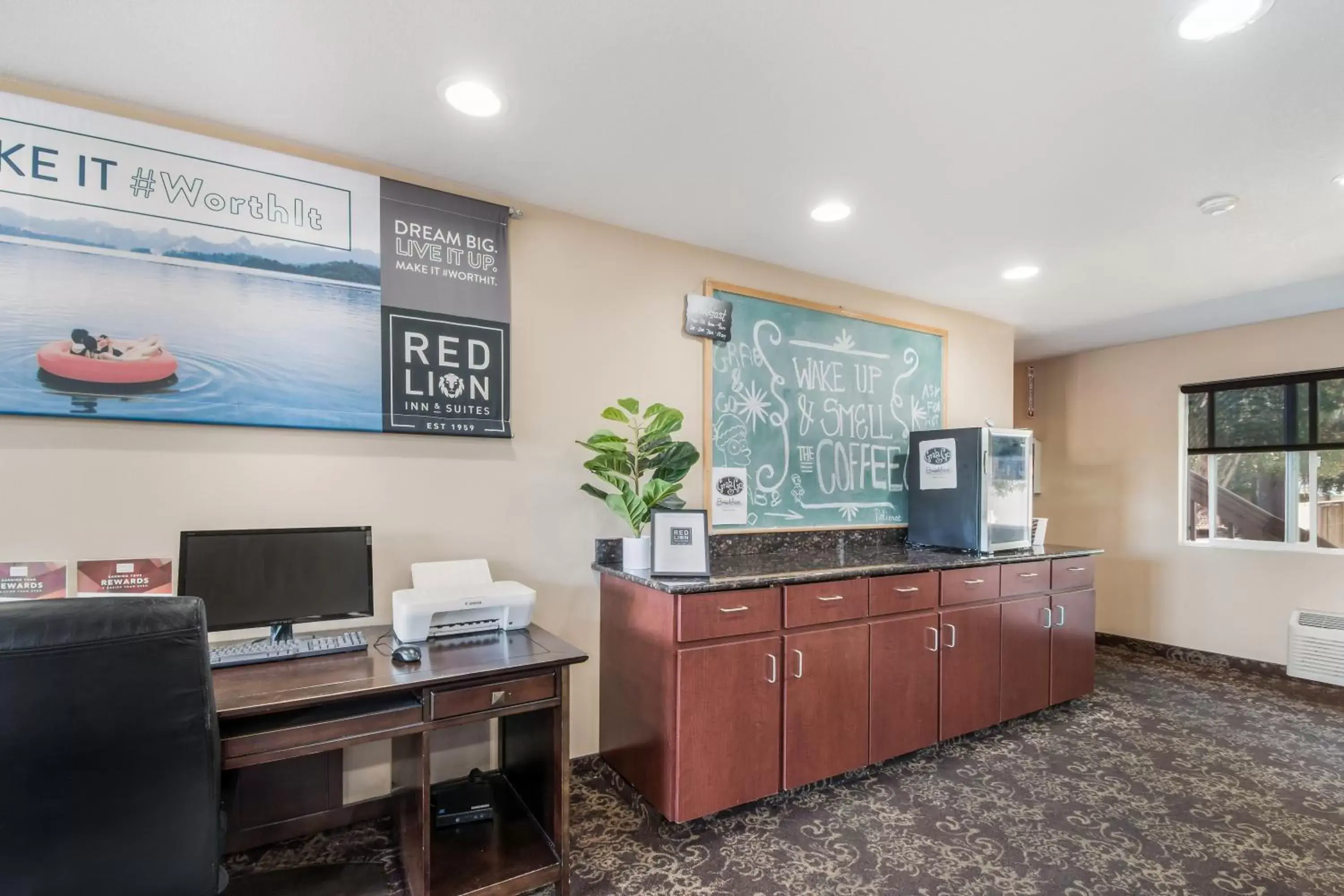 Business Area/Conference Room in Red Lion Inn & Suites Vancouver