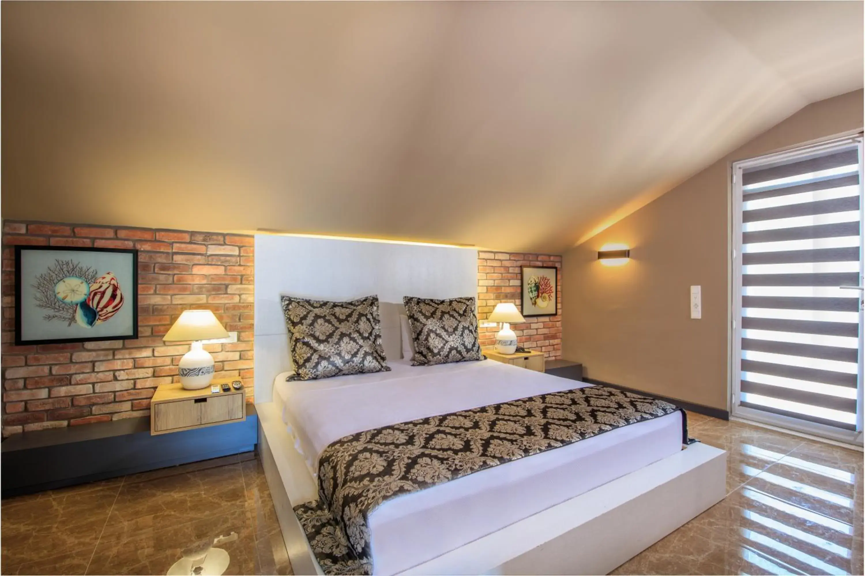 Bedroom, Bed in Morina Deluxe Hotel
