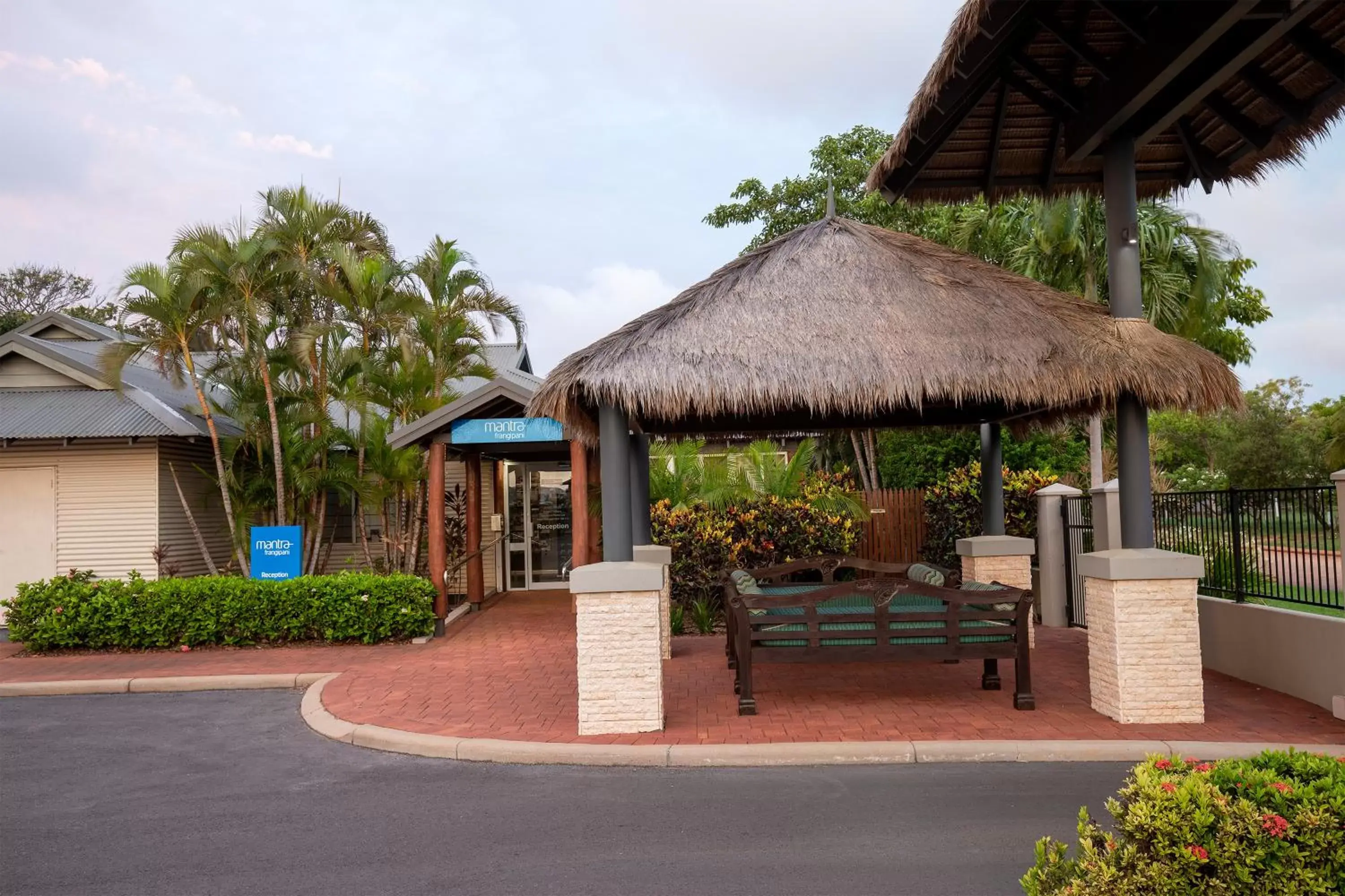 Seating area in Mantra Frangipani Broome