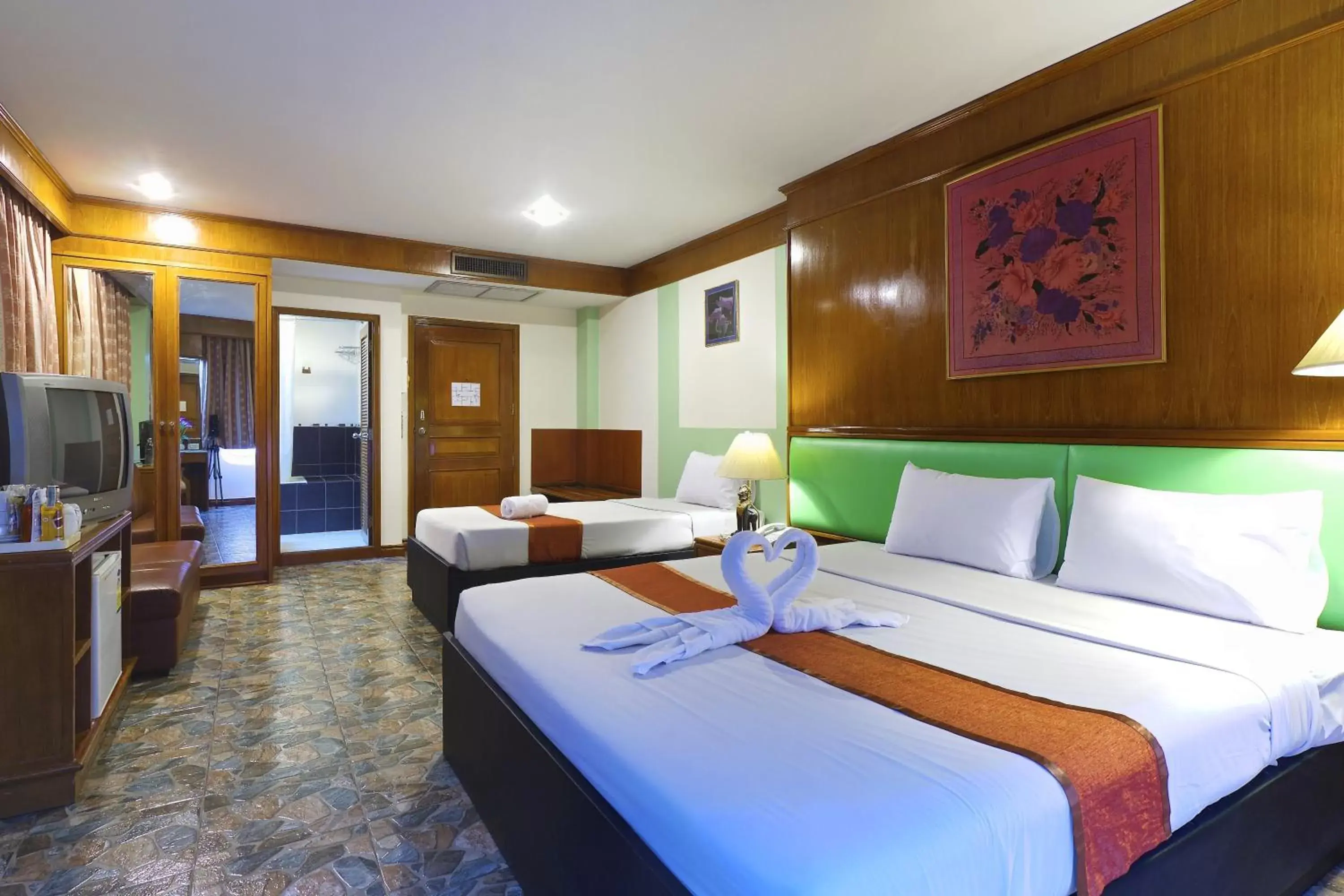 Bed in Silom Avenue Inn