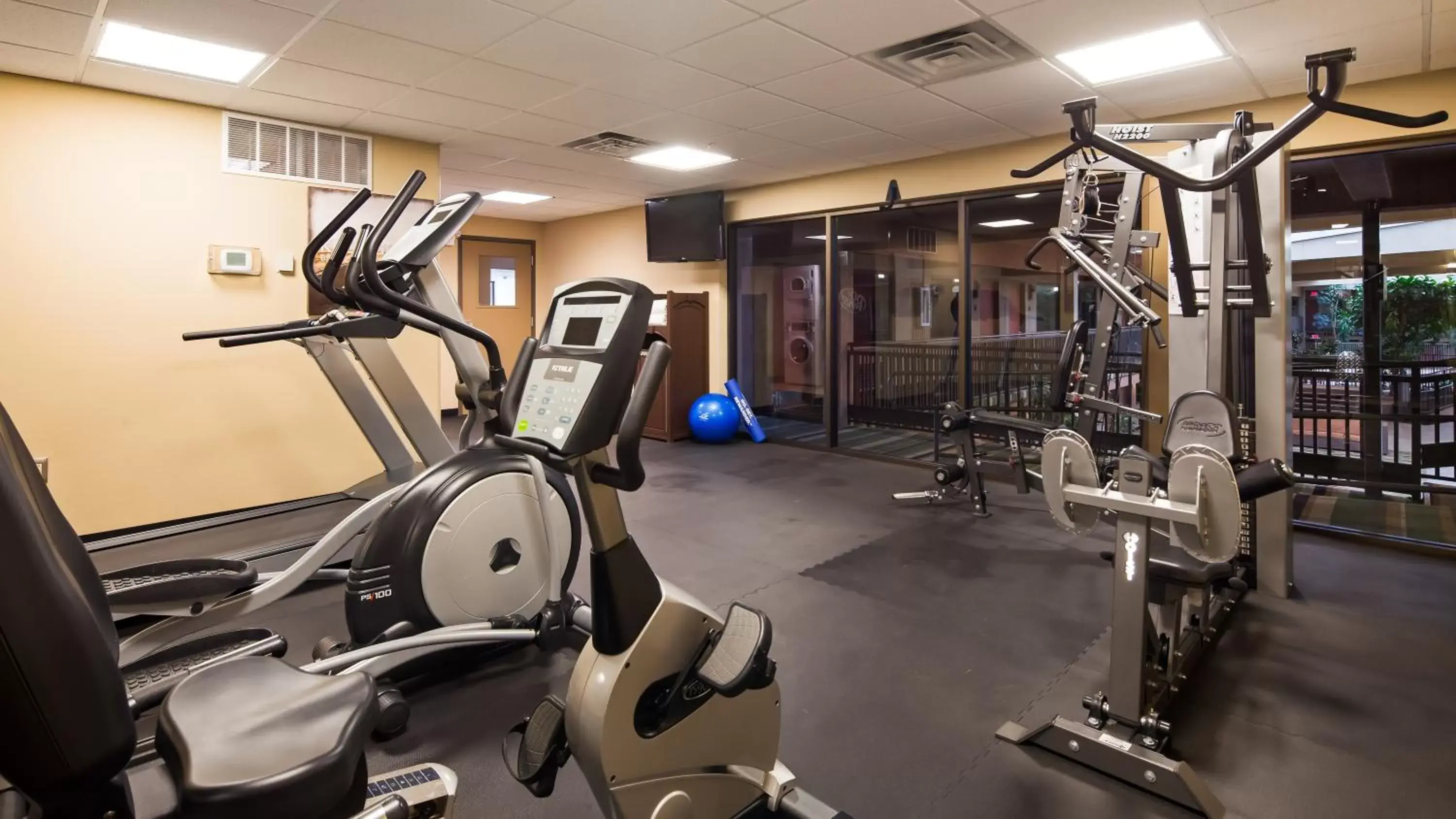 Fitness centre/facilities in Best Western Plus Raton Hotel Fitness centre/facilities in Best Western Plus Raton Hotel