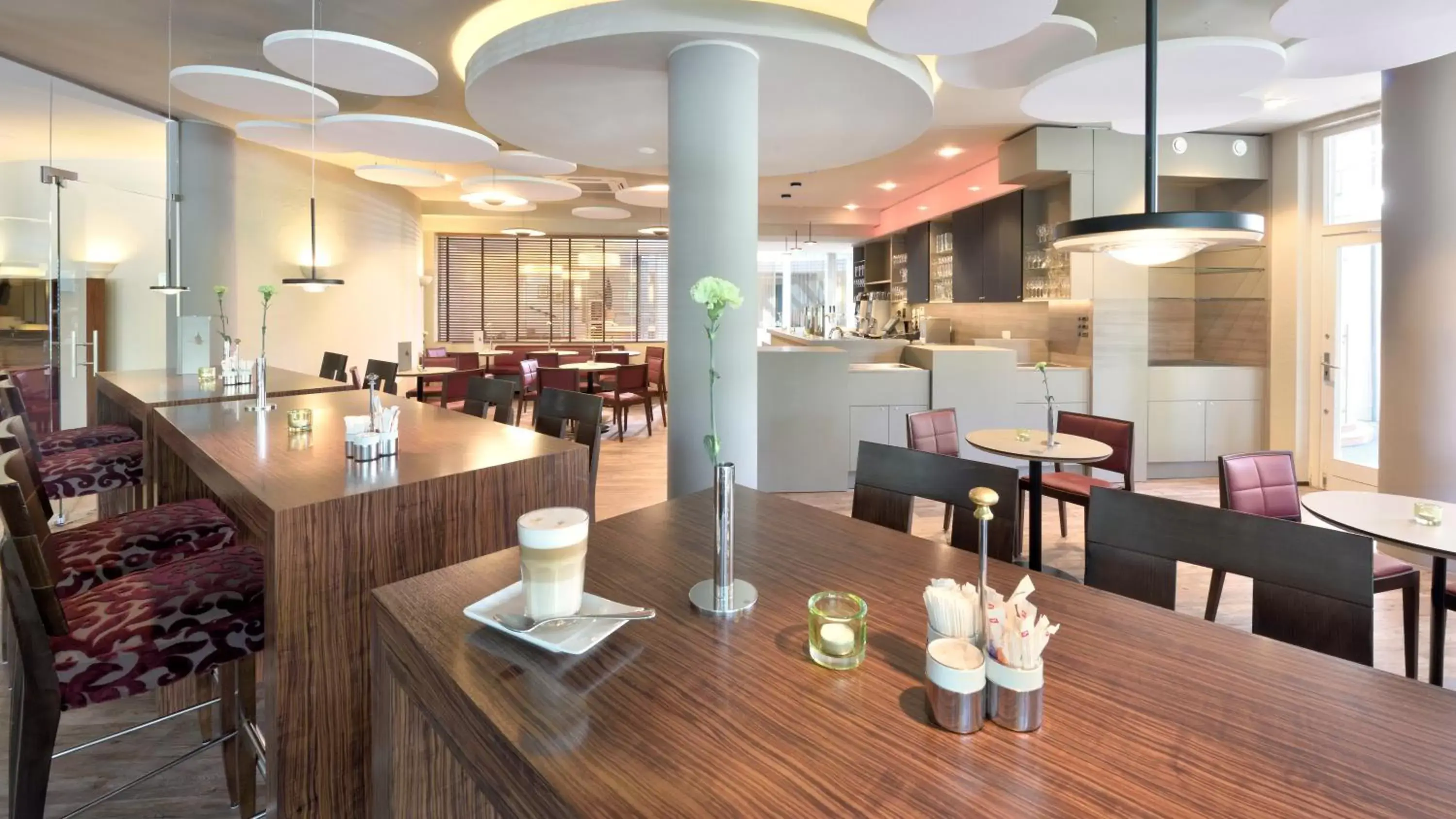 Lounge or bar, Restaurant/Places to Eat in Best Western Premier Hotel Villa Stokkum