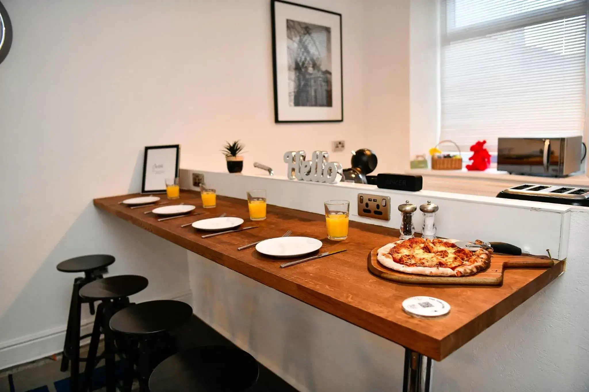 Kitchen or kitchenette, Dining Area in Cardiff Arms Bistro & Hotel