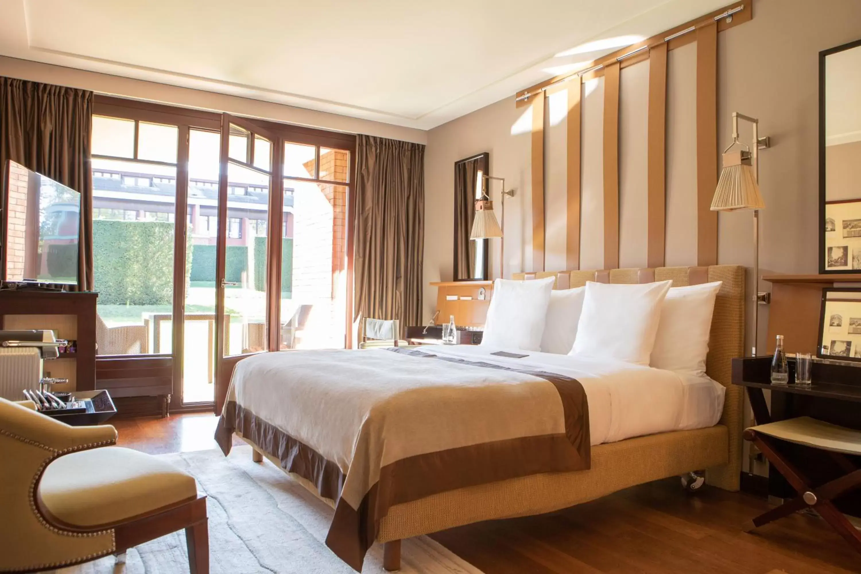 Bedroom, Bed in La Réserve Genève Hotel & Spa
