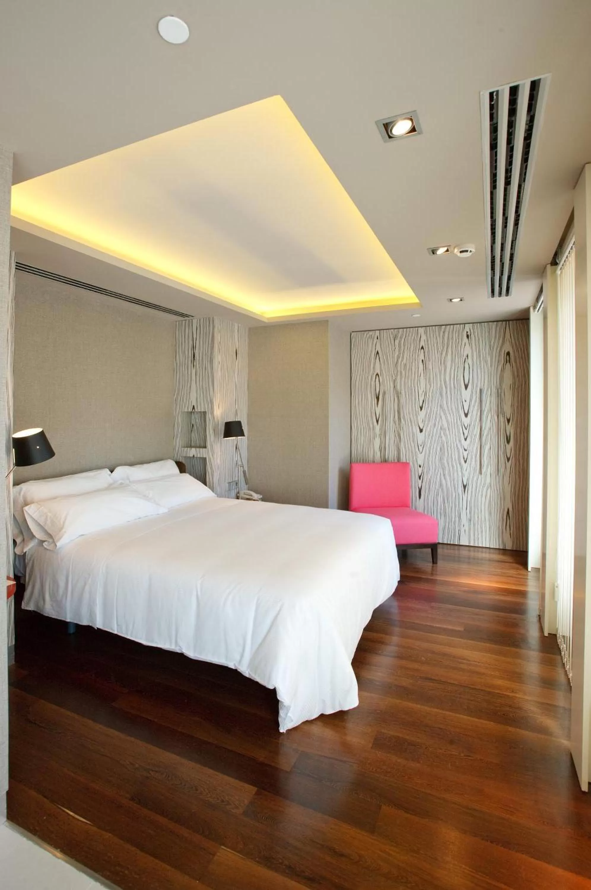 Bathroom, Bed in Hotel Alfonso