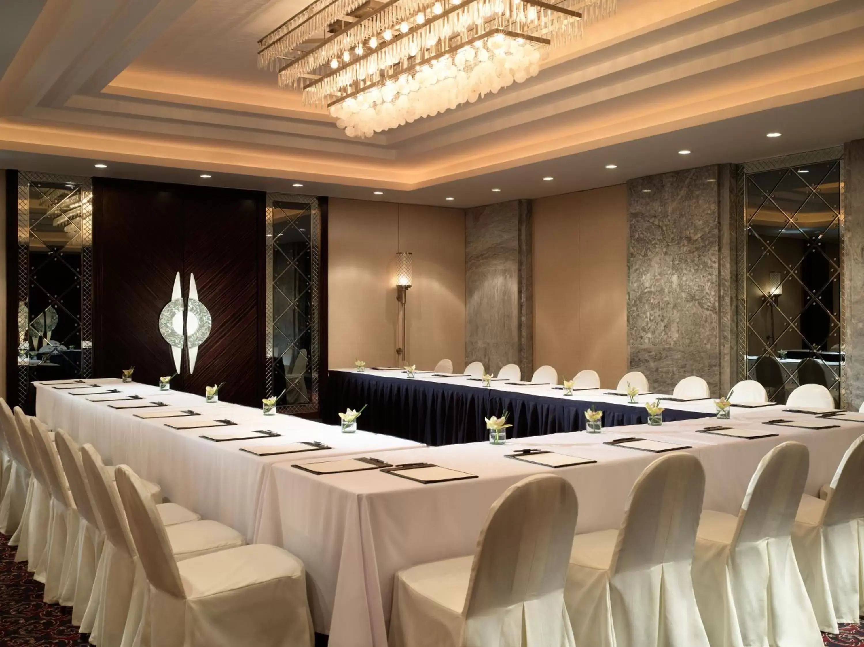 Business facilities in The Peninsula Manila