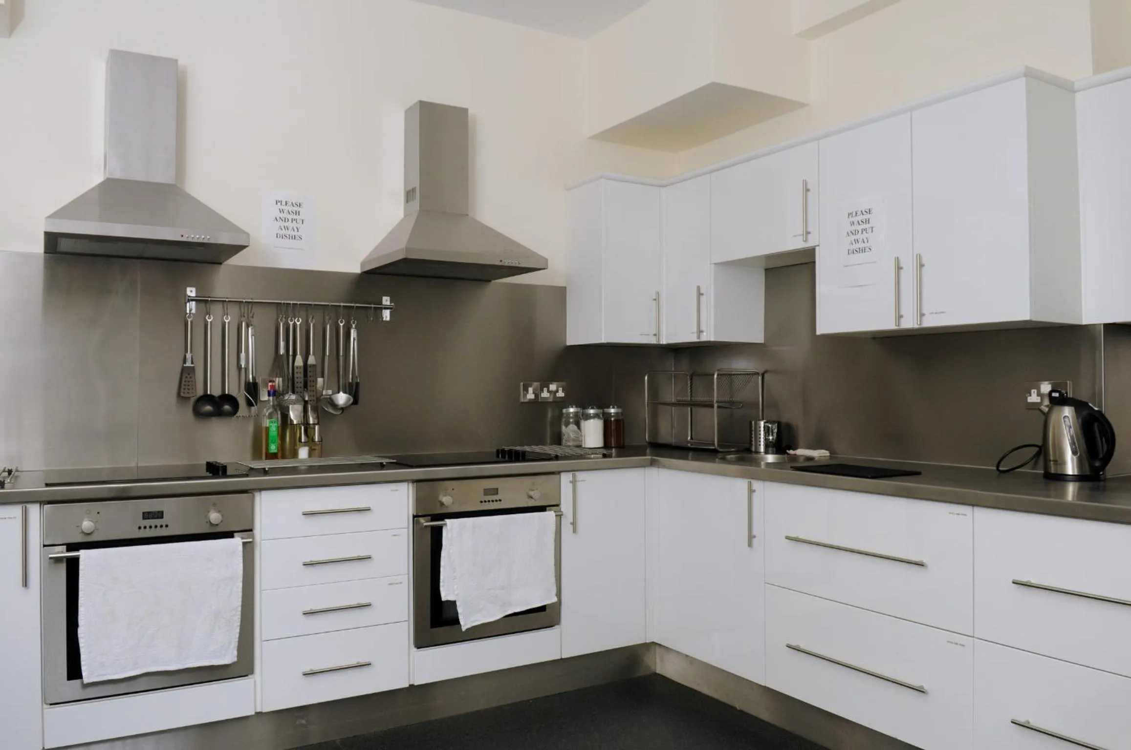 Kitchen or kitchenette in West End Hotel