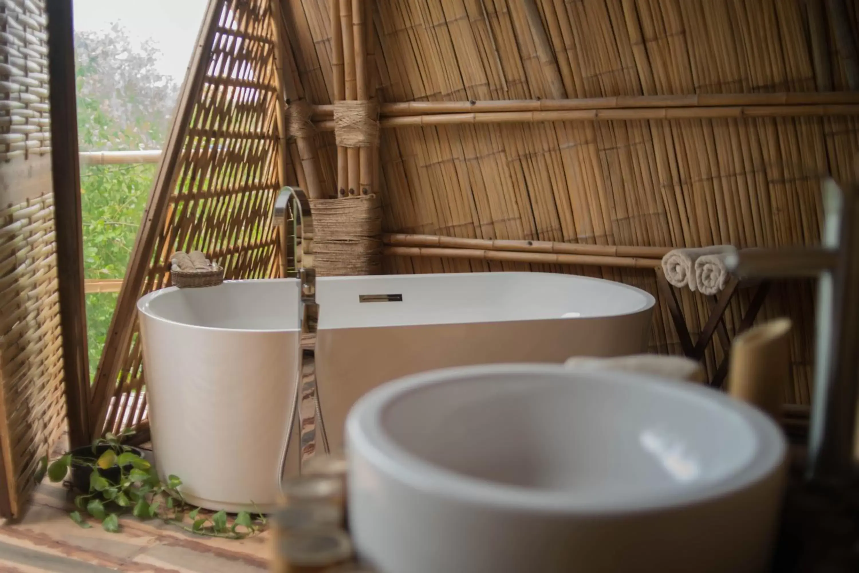 Bath in Mamasan Treehouses & Cabins