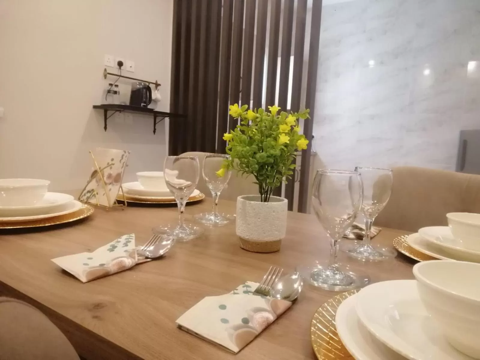 Coffee/tea facilities, Restaurant/Places to Eat in Vital House Apartments