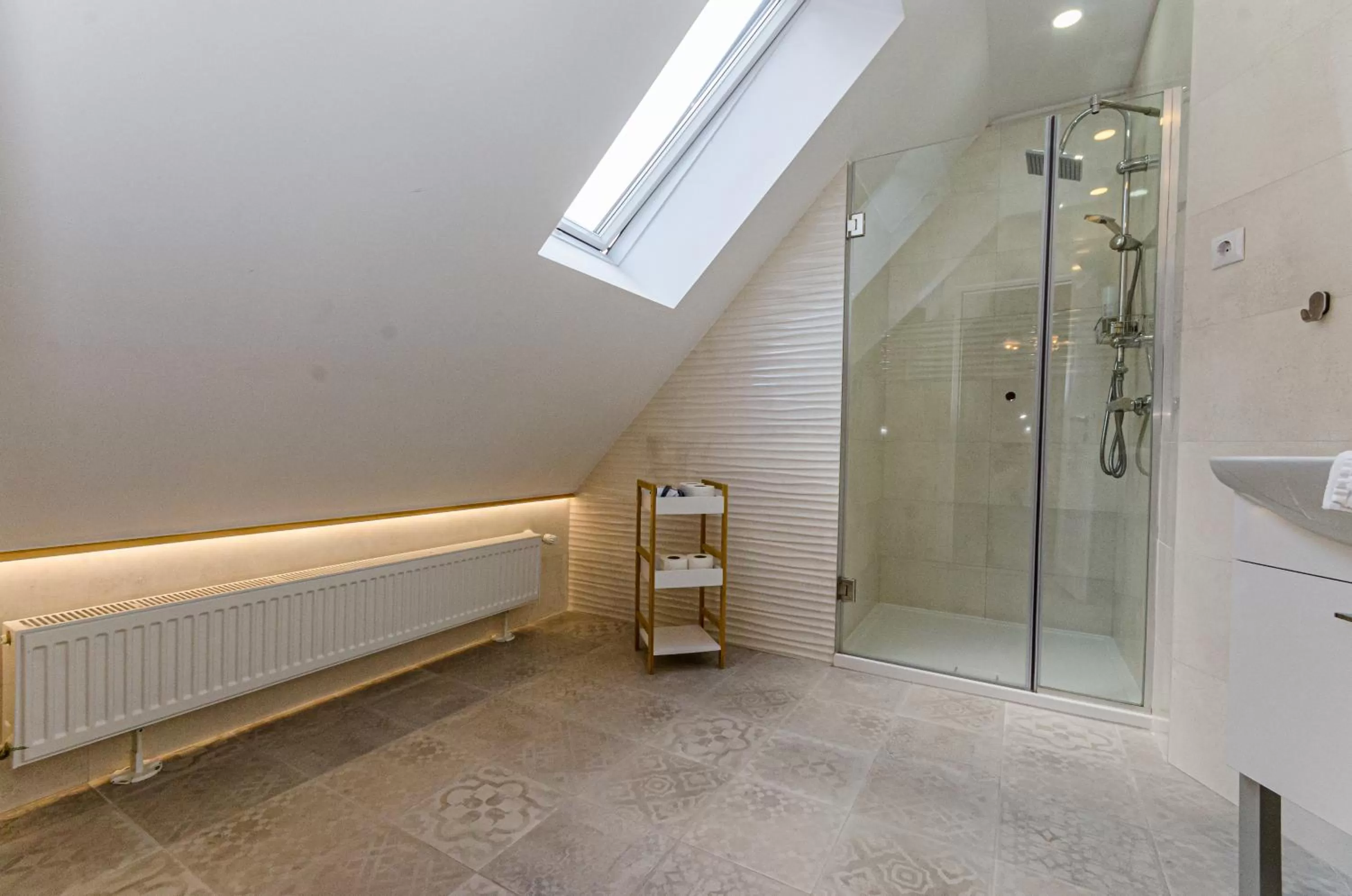 Shower in Lumiere House Sibiu