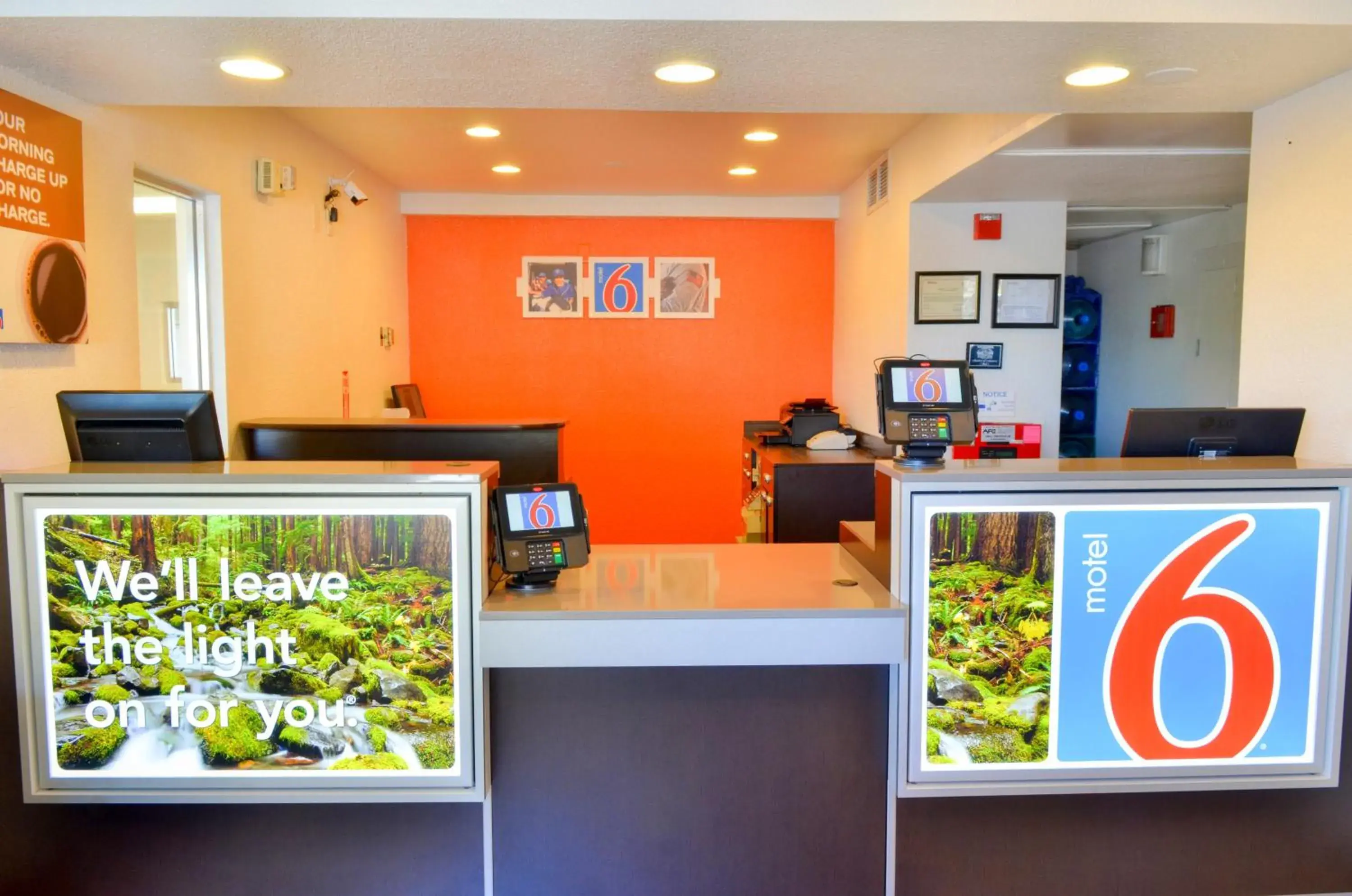 Lobby or reception, Lobby/Reception in Motel 6 Santa Nella, CA - Los Banos - Interstate 5