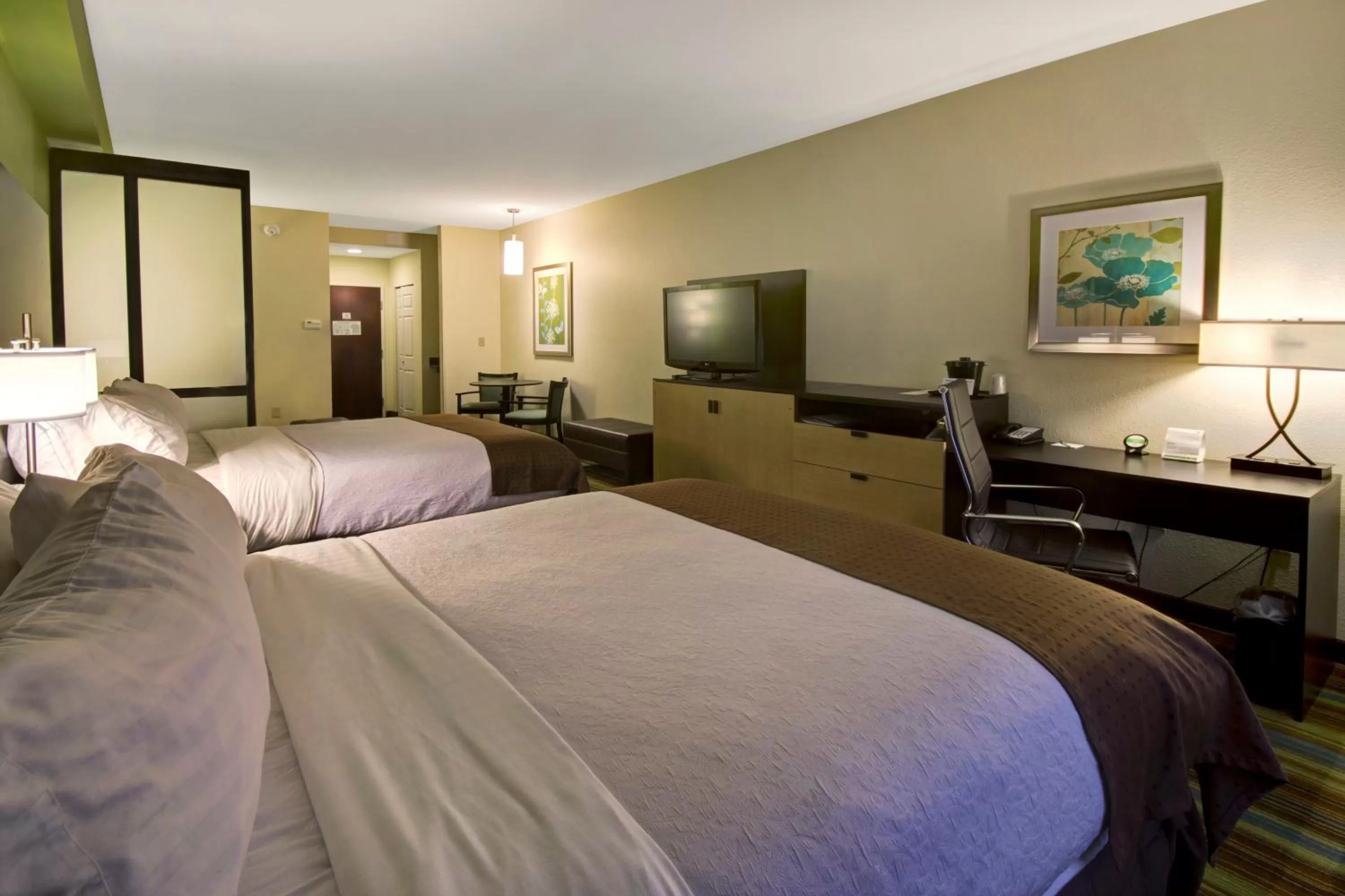 Photo of the whole room, Bed in Holiday Inn Christiansburg Blacksburg by IHG