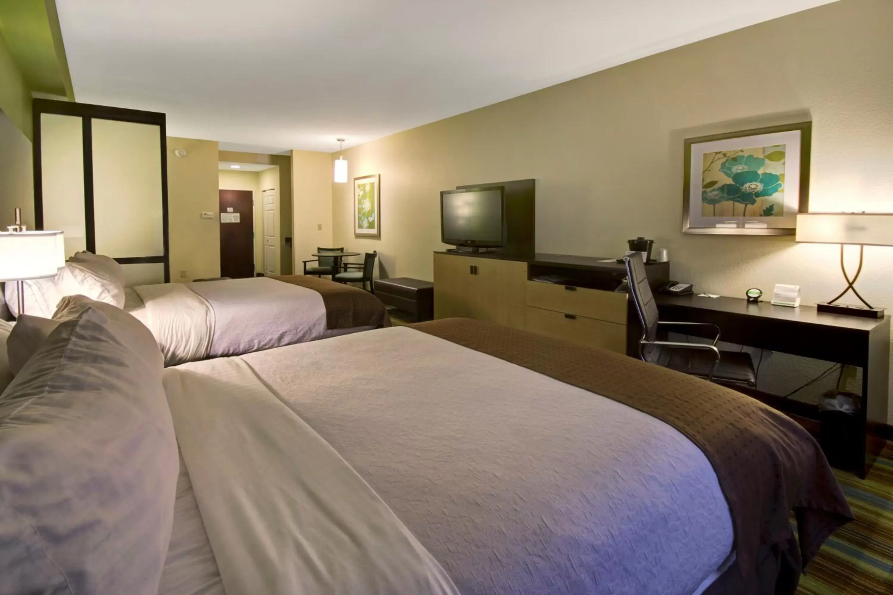 Photo of the whole room, Bed in Holiday Inn Christiansburg Blacksburg, an IHG Hotel