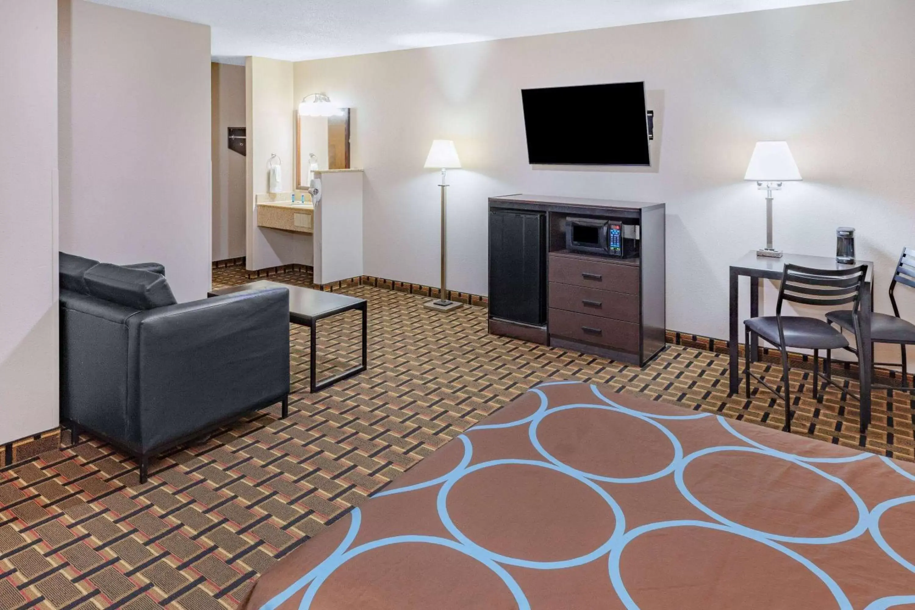 Photo of the whole room, TV/Entertainment Center in Super 8 by Wyndham League City