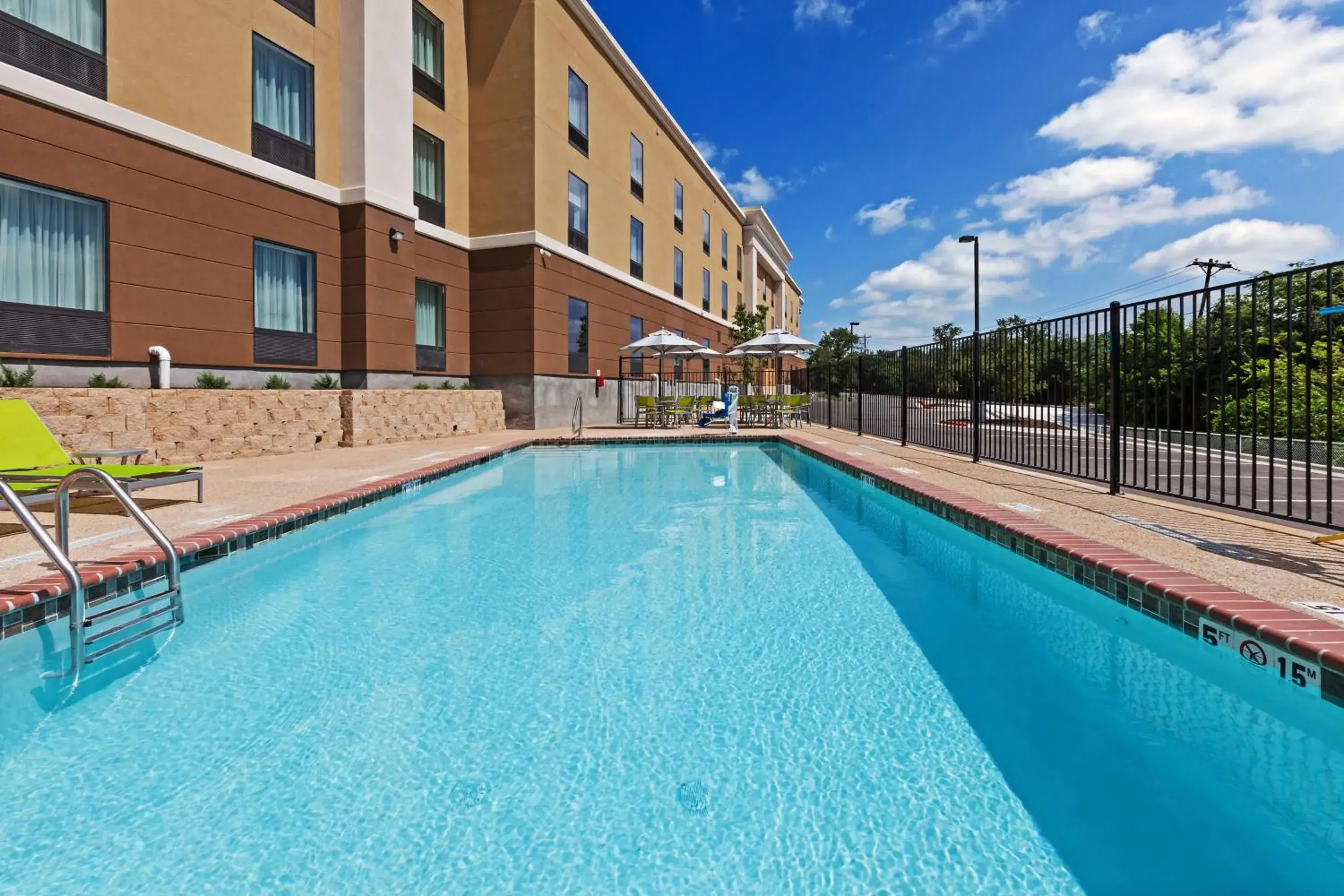 Pool view, Swimming Pool in Hampton Inn and Suites Georgetown/Austin North, TX