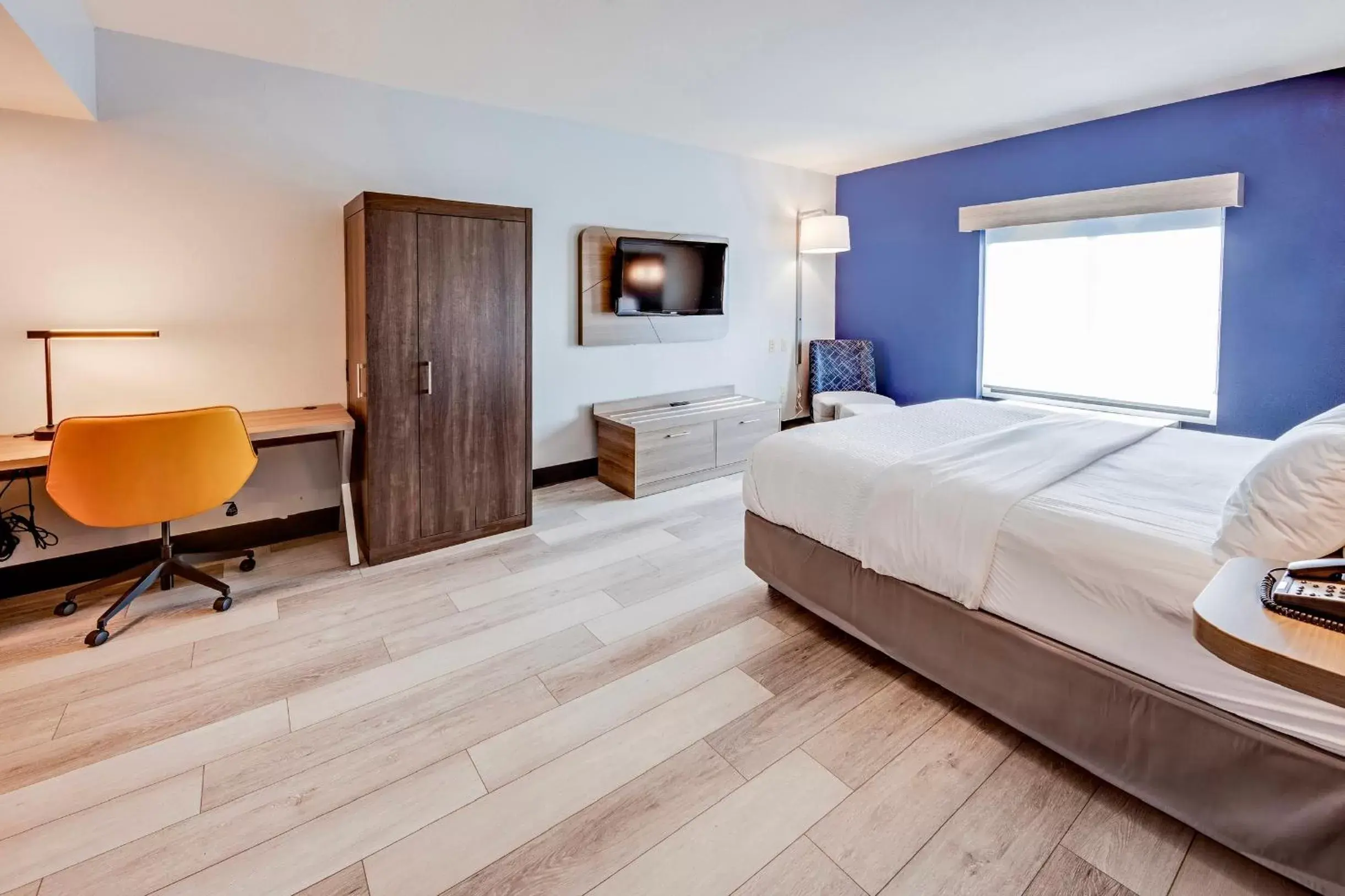 Bed in Holiday Inn Express Hotel & Suites Ohio State University- OSU Medical Center by IHG Bed in Holiday Inn Express Hotel & Suites Ohio State University- OSU Medical Center by IHG