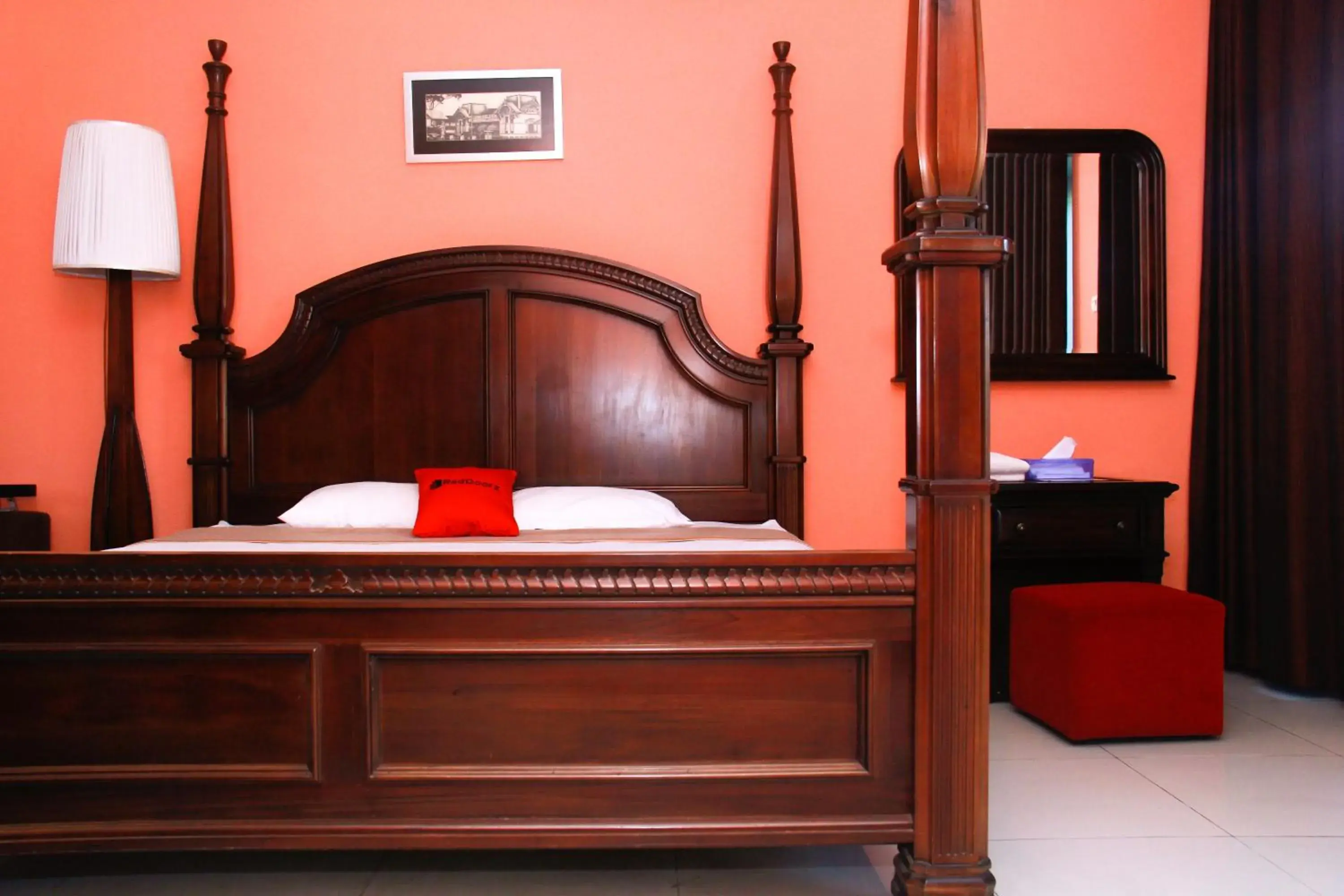 Bedroom, Bed in RedDoorz @ Sersan Bajuri