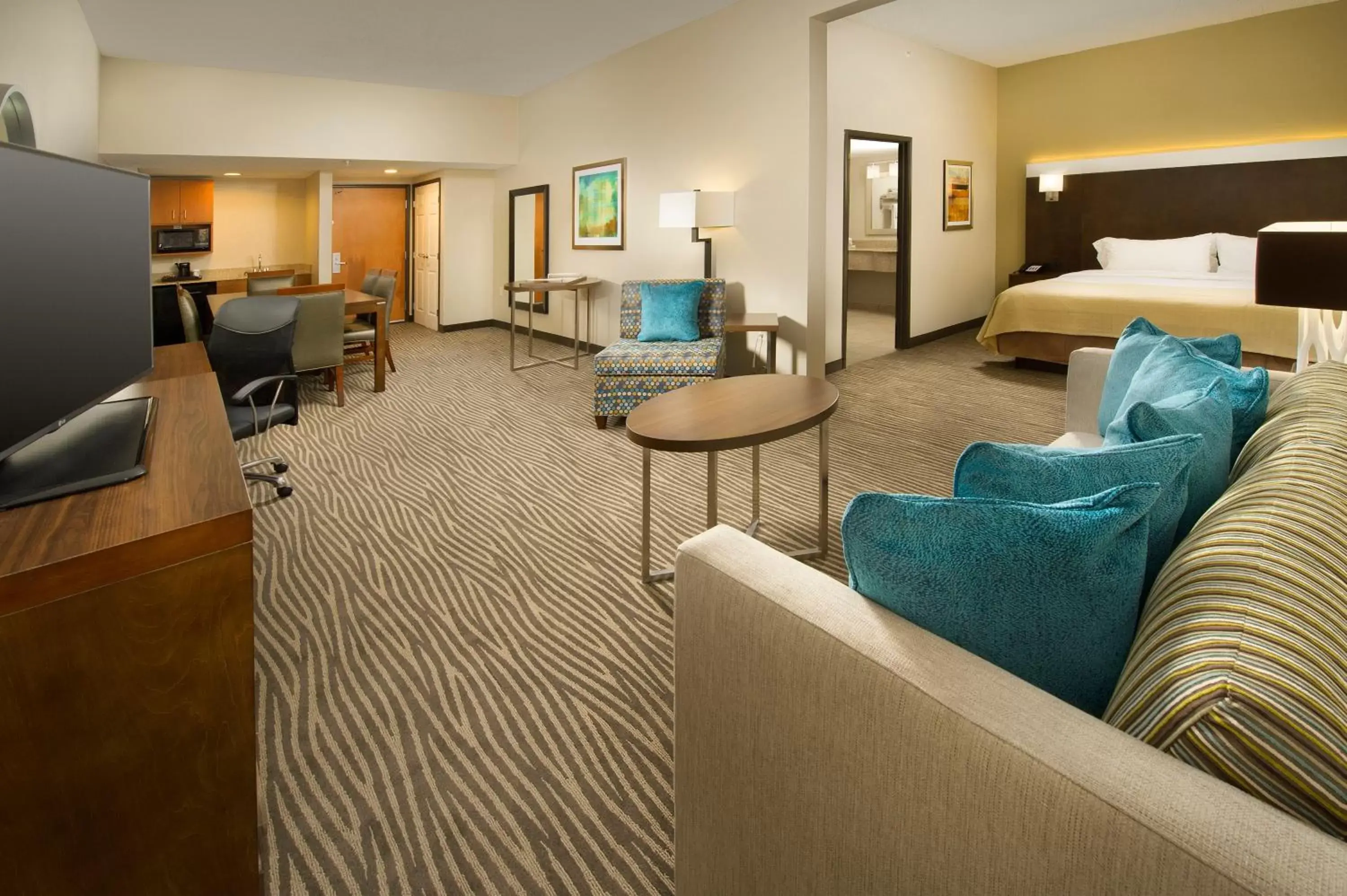Photo of the whole room, Seating Area in Holiday Inn El Paso Airport, an IHG Hotel