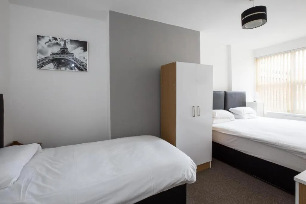 Bedroom, Bed in Grosvenor Hotel Rugby