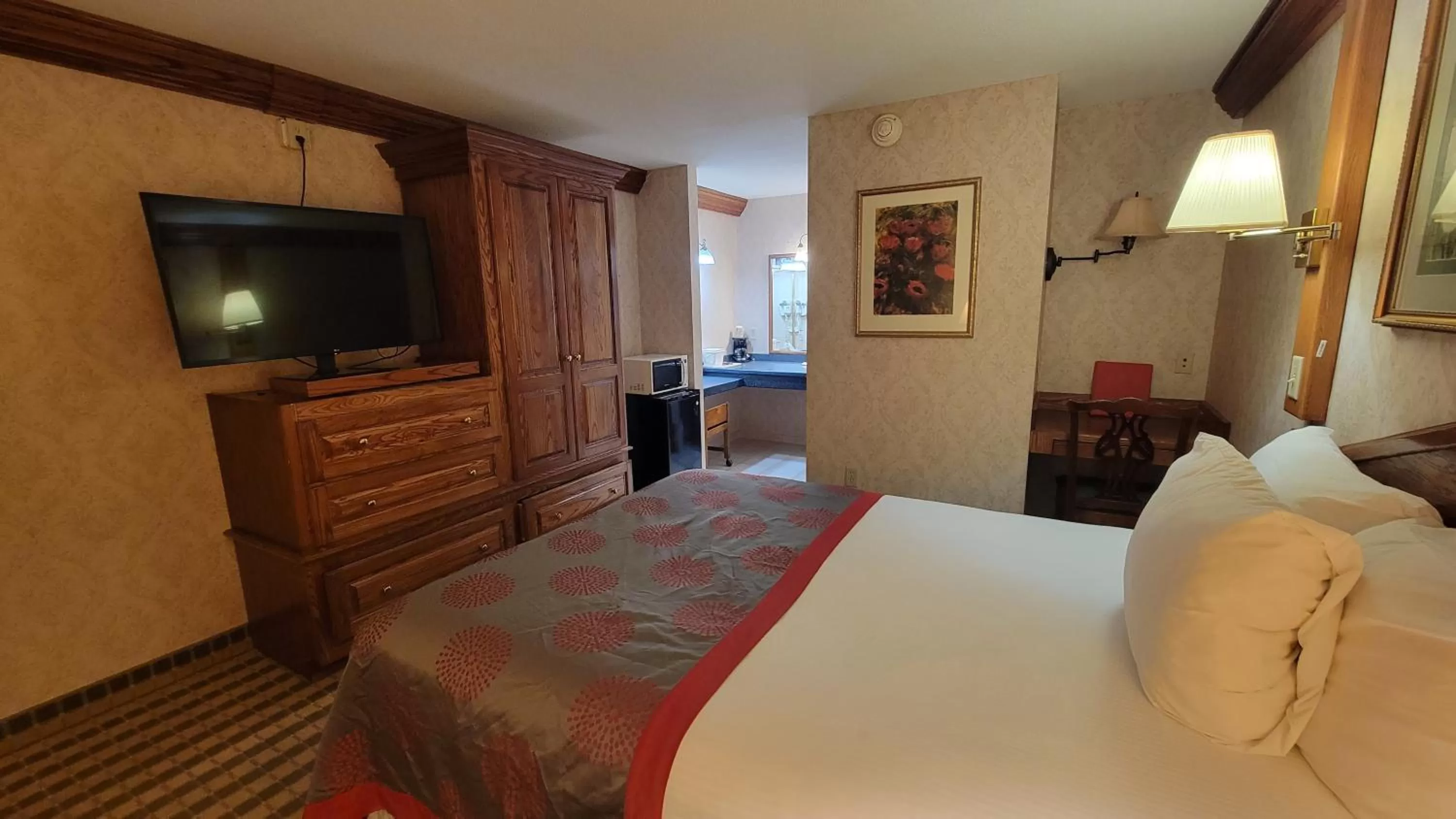 Photo of the whole room, Bed in Ramada by Wyndham Saginaw Hotel & Suites