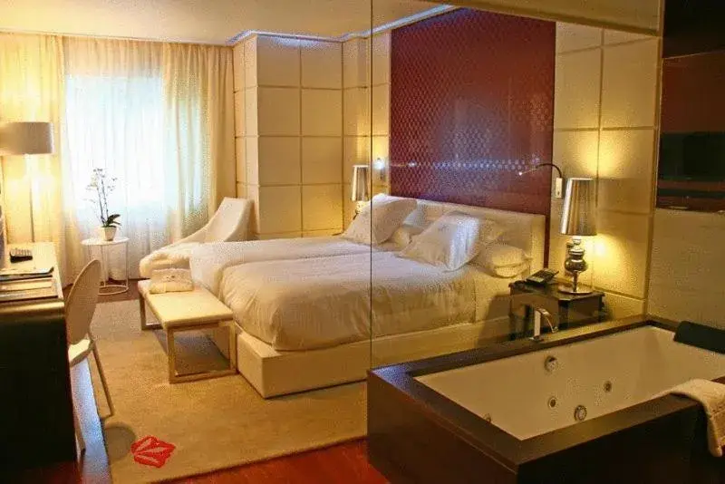 Bathroom, Bed in Gran Hotel Nagari Boutique & Spa