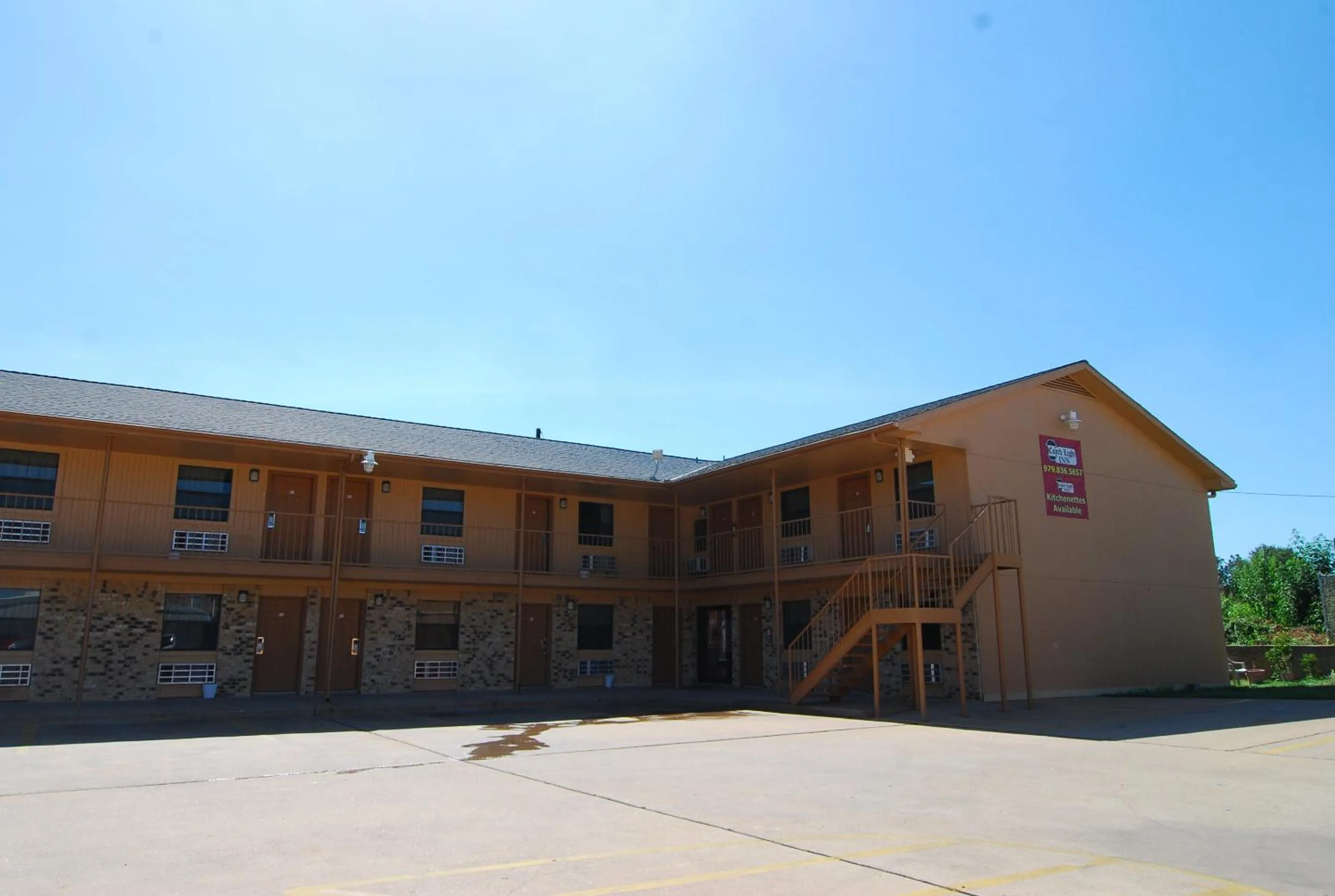 Property building in Coach Light Inn