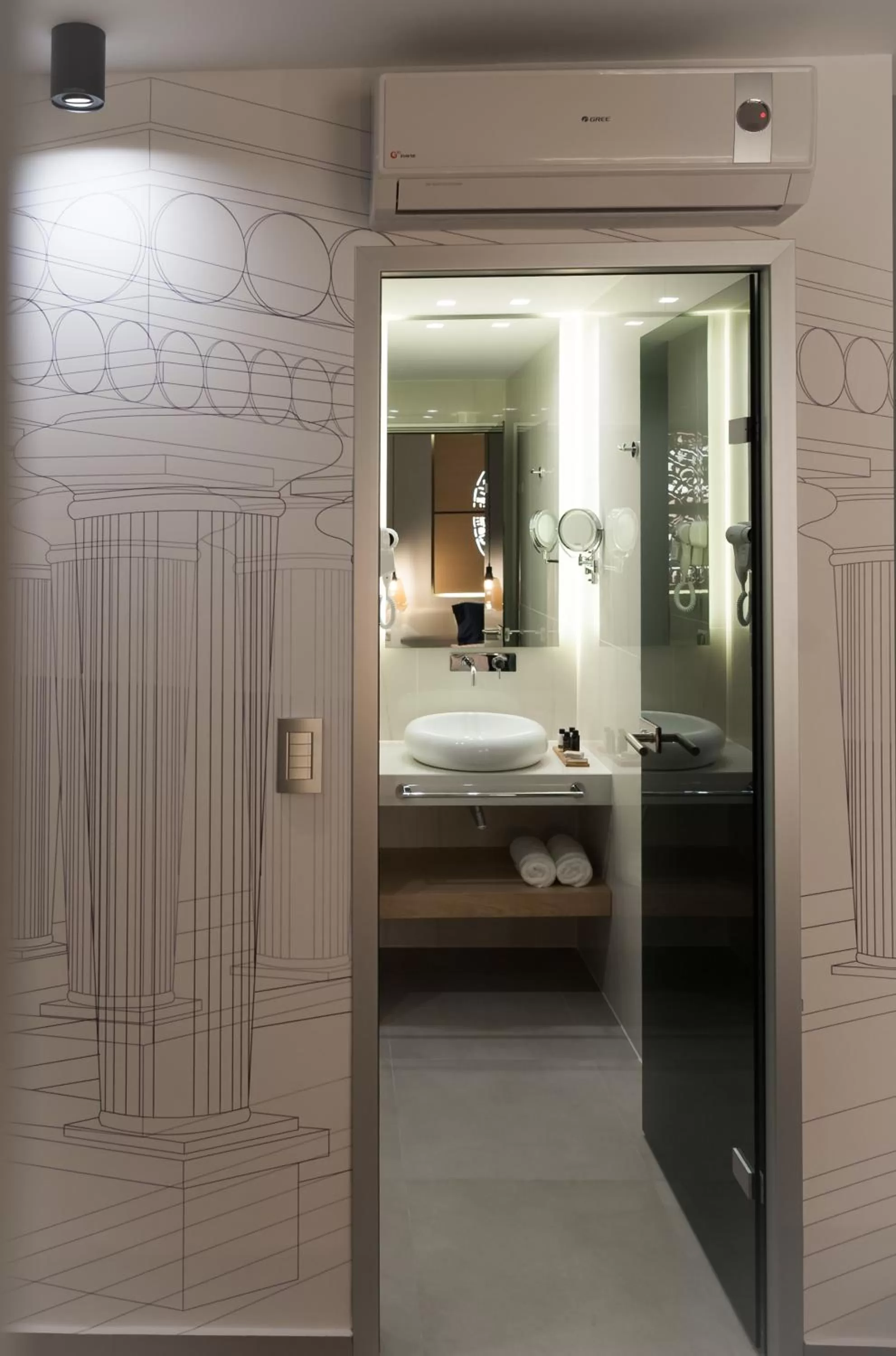 Bathroom, Bed in Lavris City Suites