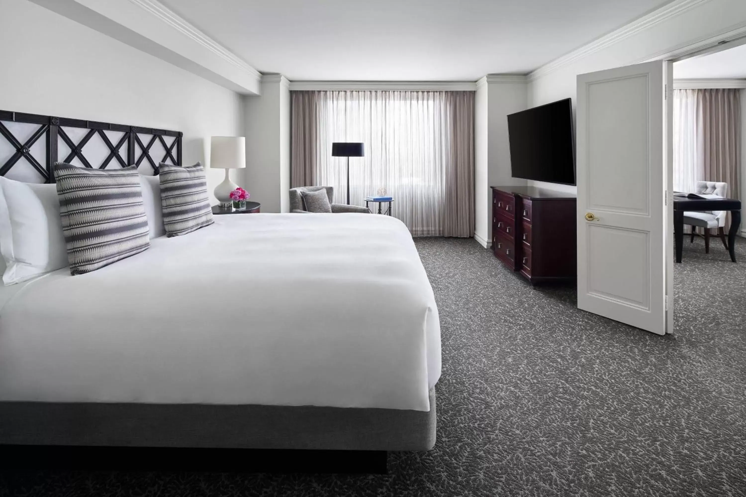 Bedroom, Bed in The Ritz Carlton, Pentagon City
