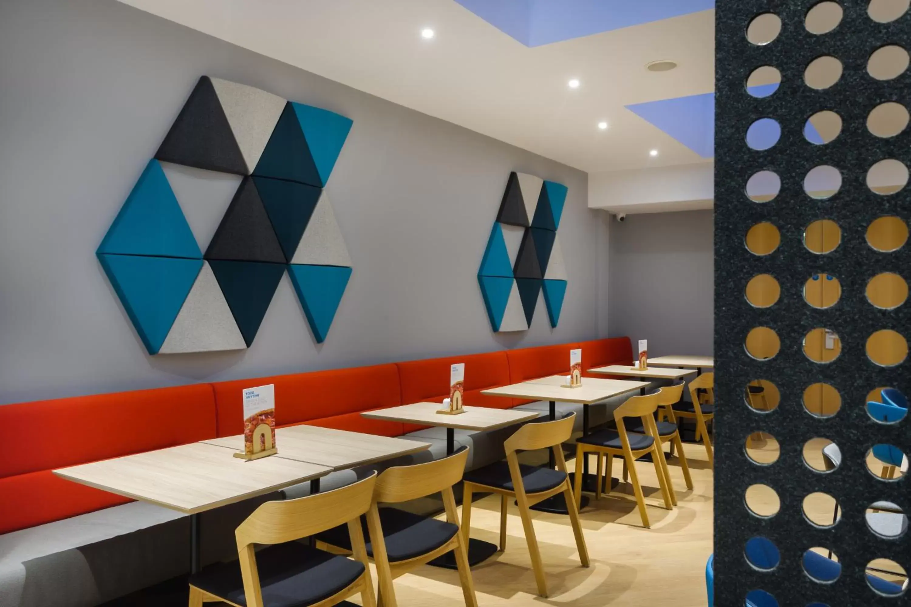 Restaurant/Places to Eat in Holiday Inn Express London - Watford Junction, an IHG Hotel
