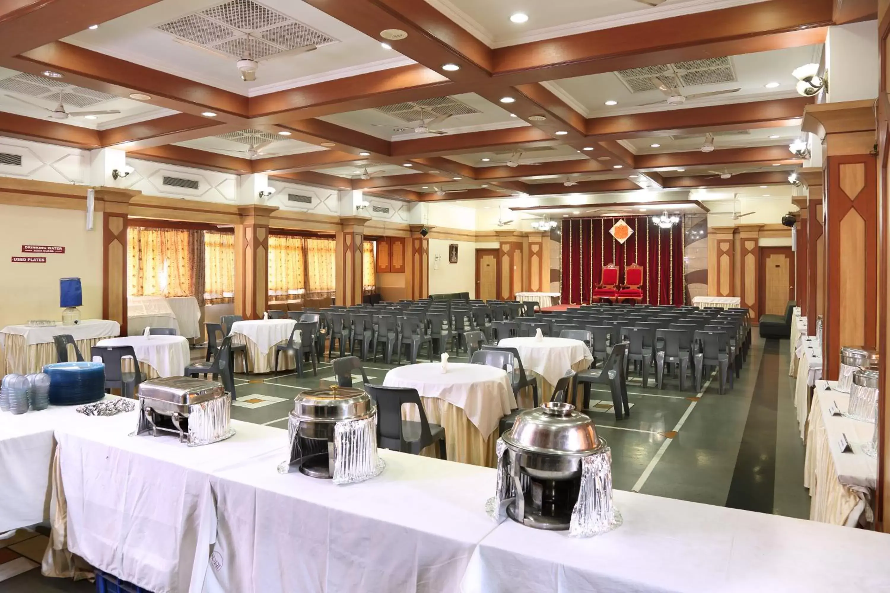 Banquet/Function facilities, Restaurant/Places to Eat in Hotel Shreyas