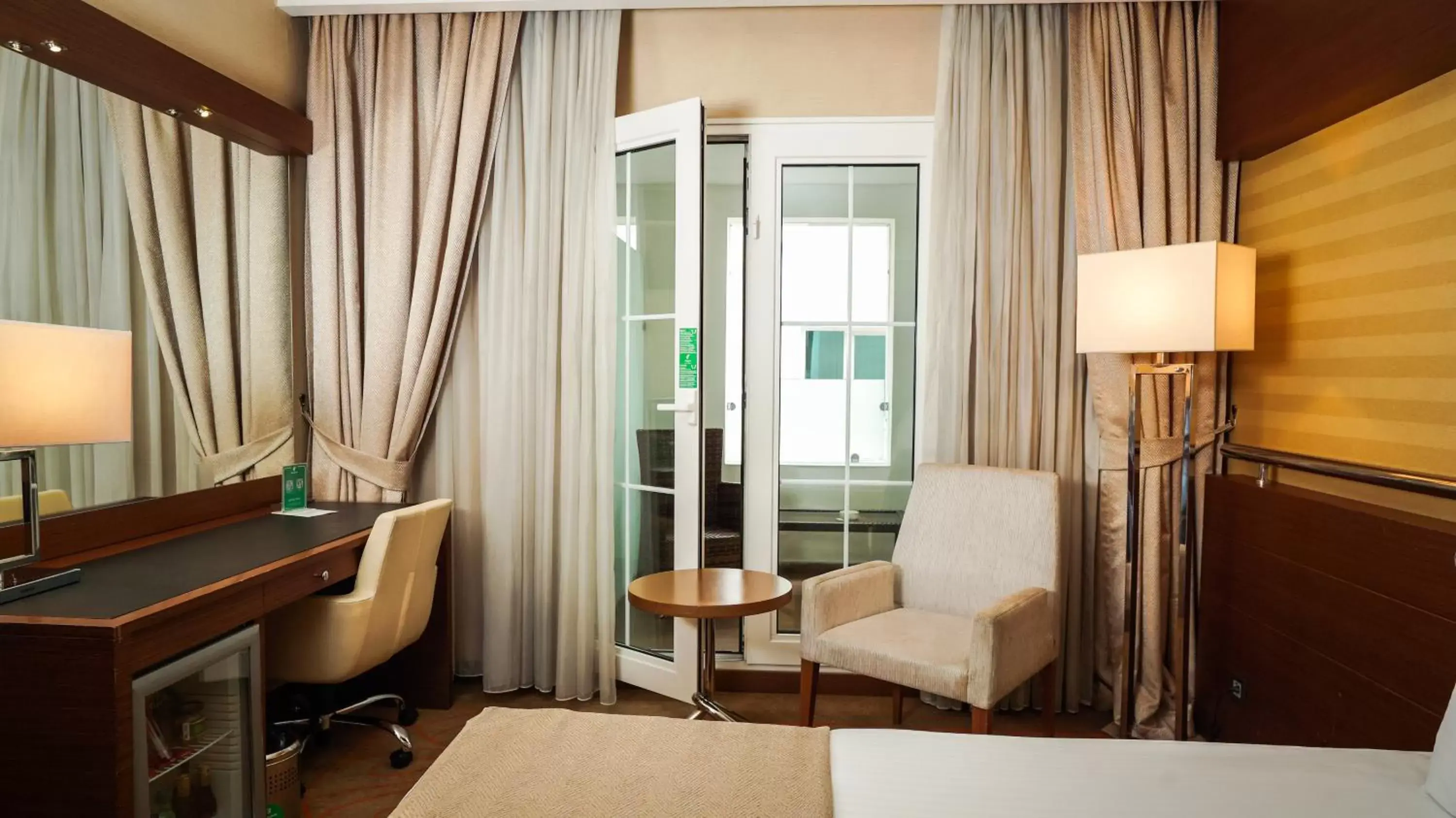 Balcony/Terrace, Seating Area in Holiday Inn Ankara-Kavaklidere, an IHG Hotel