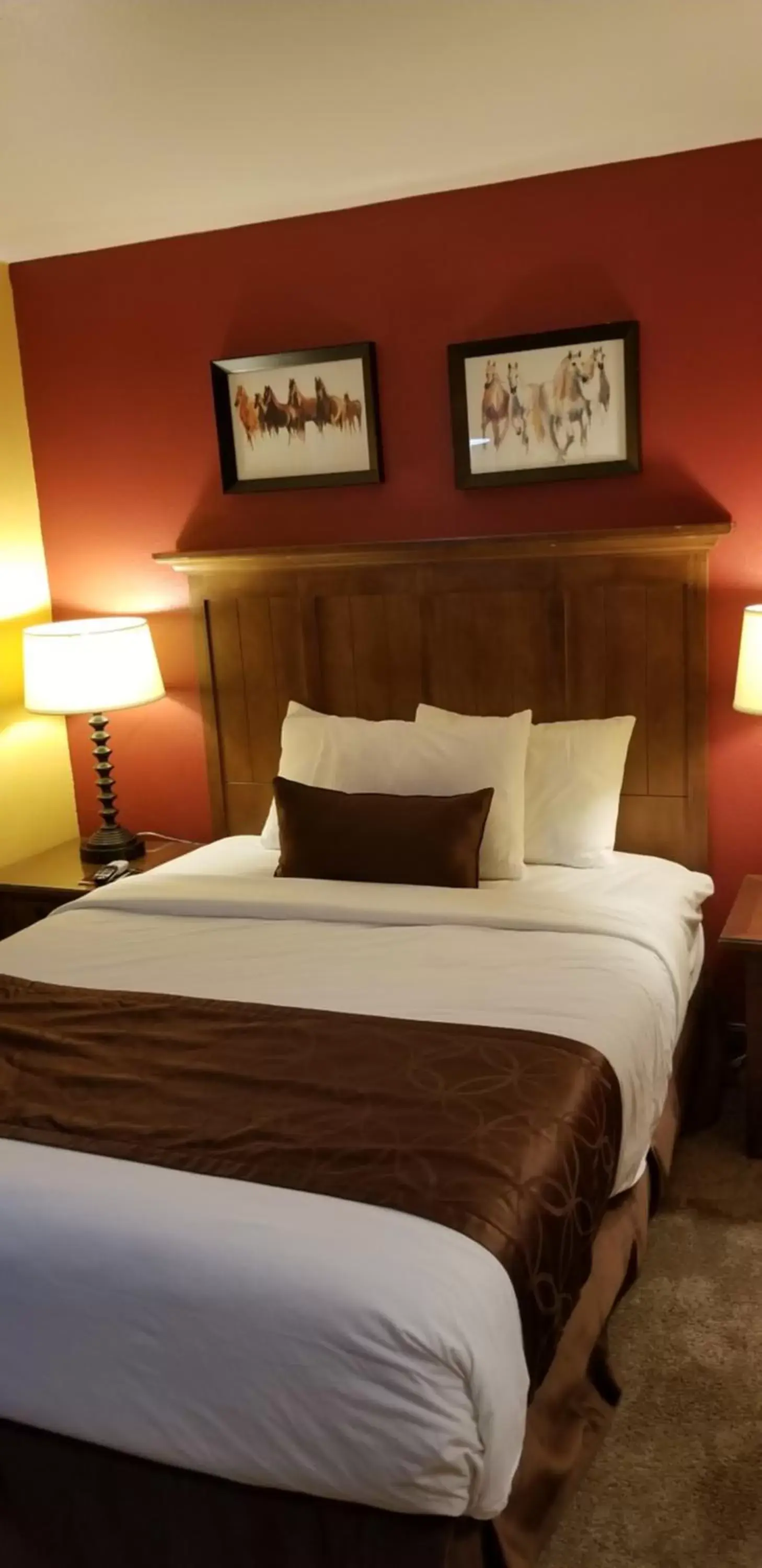 Bedroom, Bed in Royal Victorian Motel