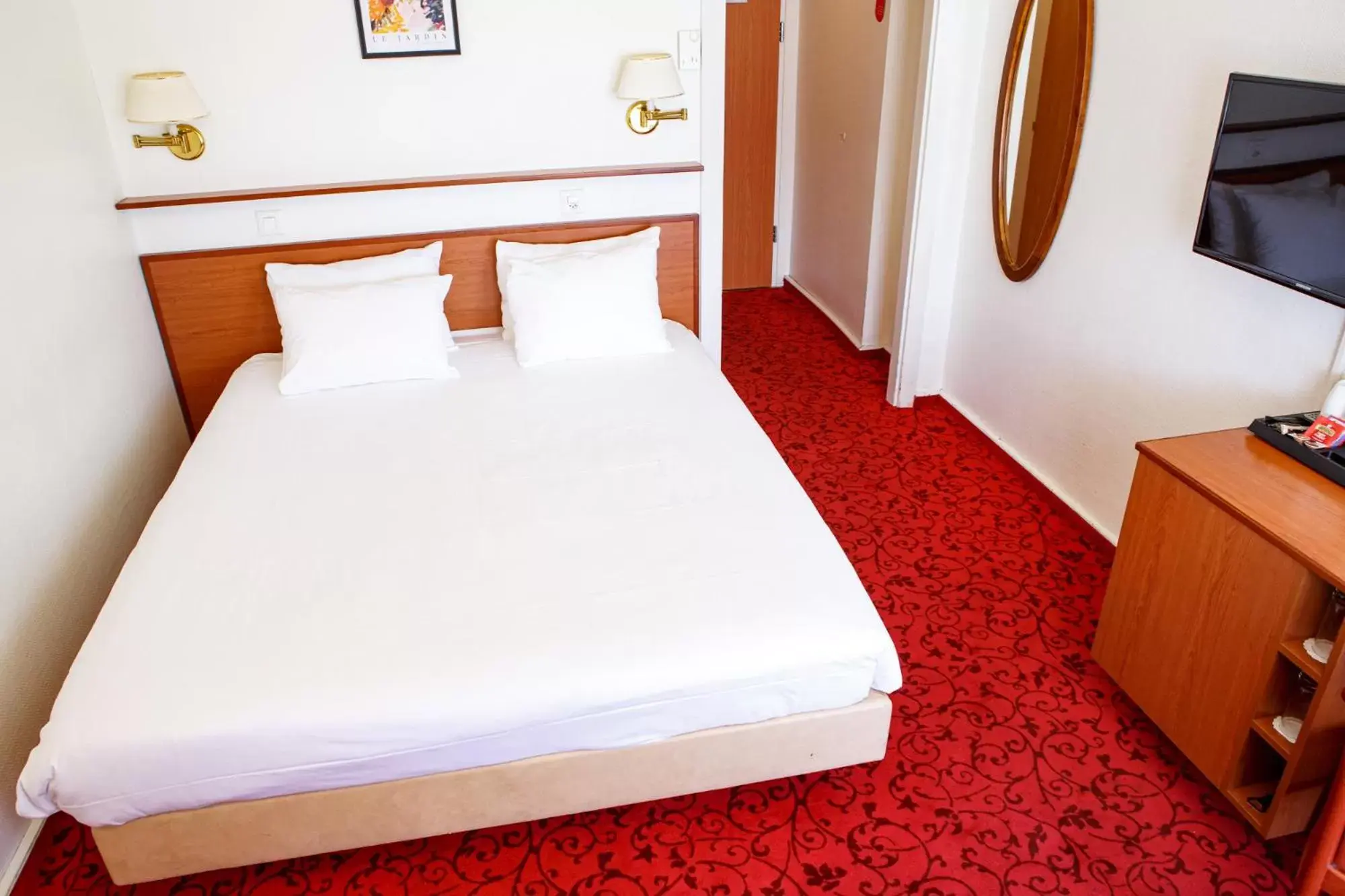 Bedroom, Bed in Hôtel Astoria