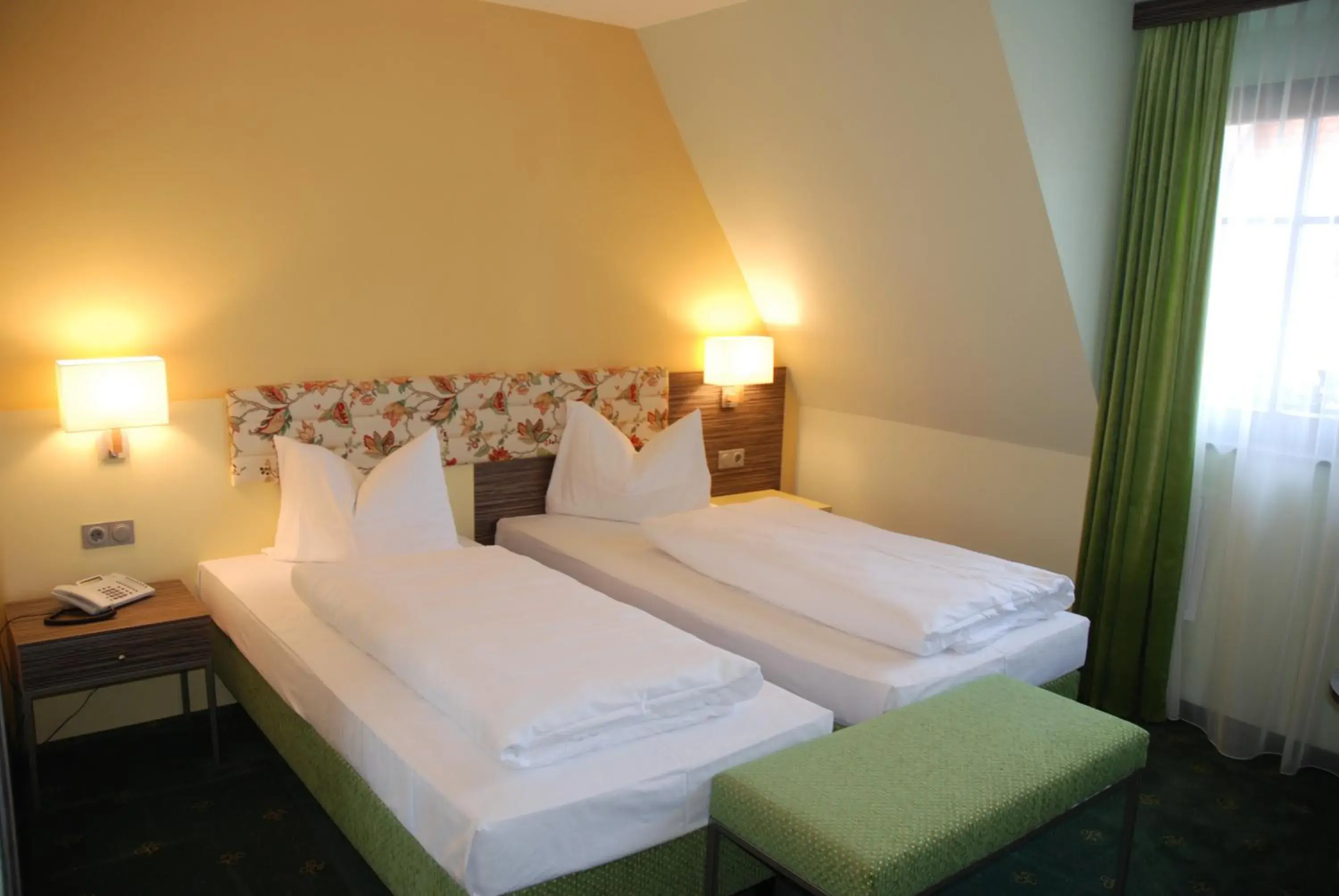Bed in Prinzhotel Rothenburg