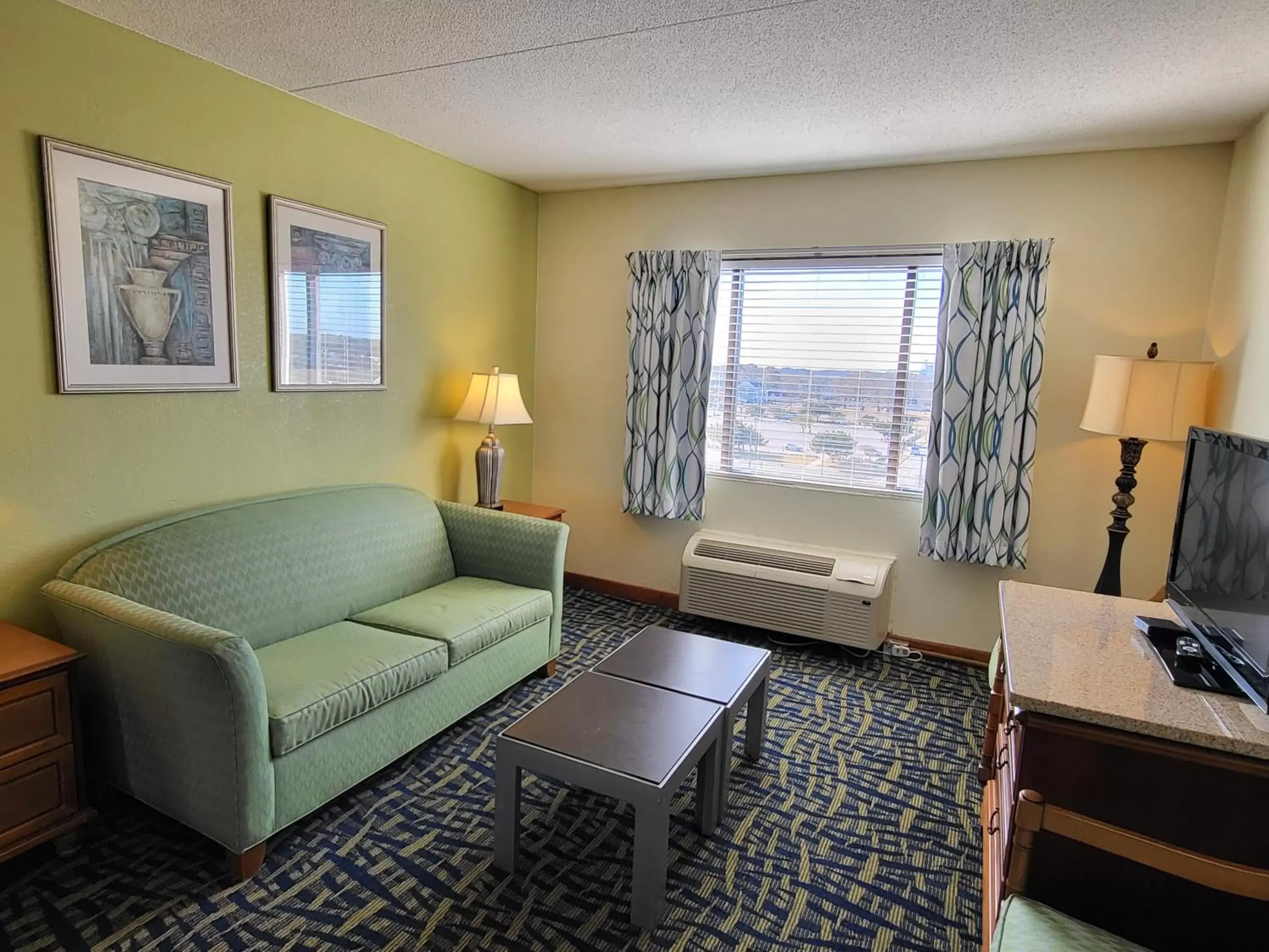 Living room, Seating Area in Capes Hotel