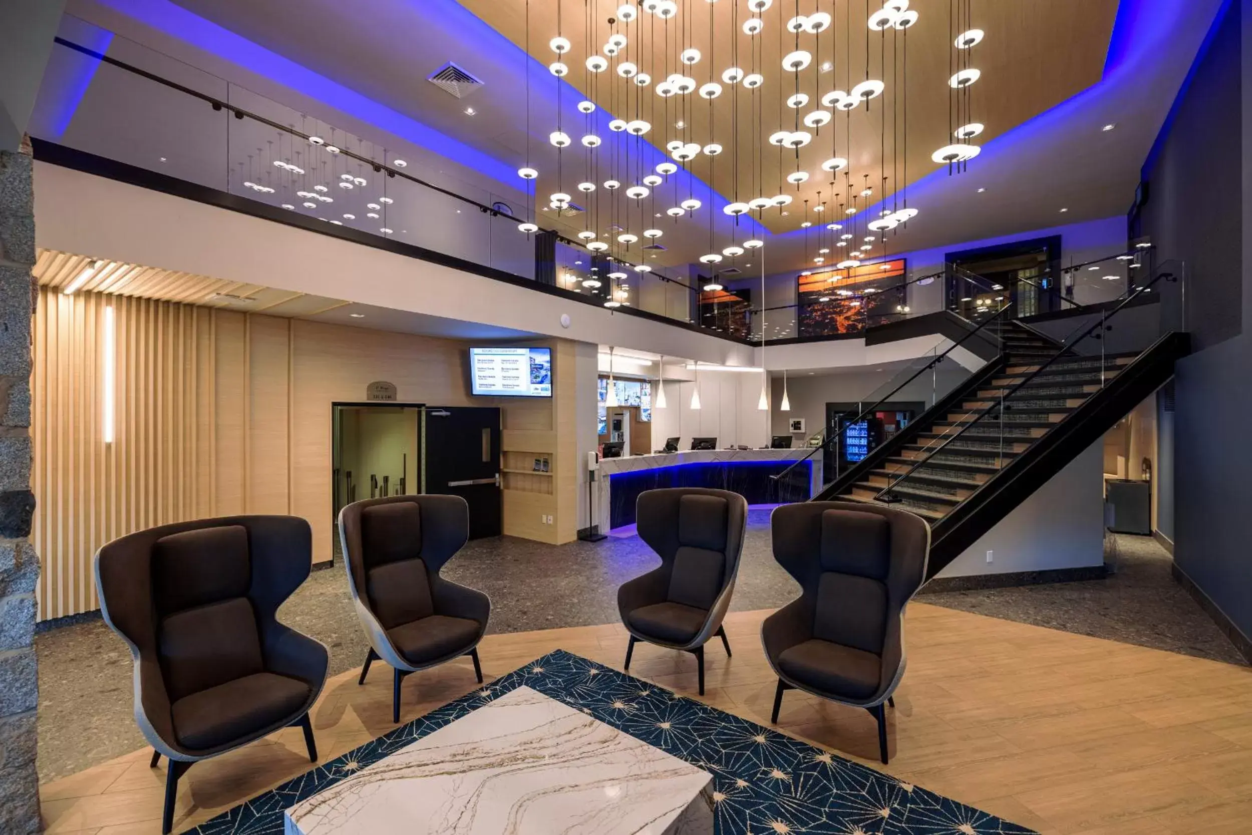 Lobby or reception in Hôtel Universel, Centre de congrès Rivière-du-Loup