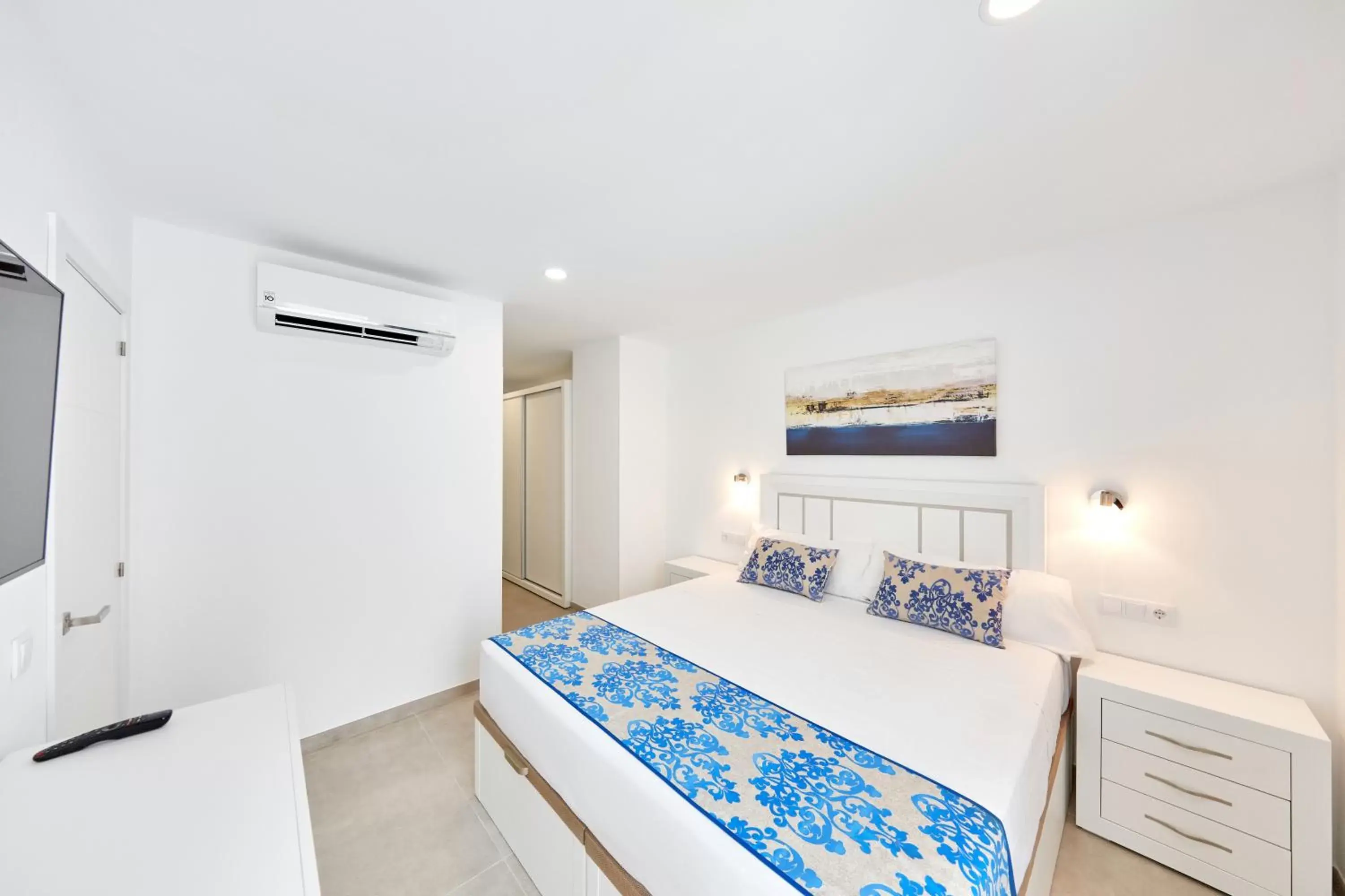 Bedroom, Bed in Sonrisa Deluxe Apartments, Levante