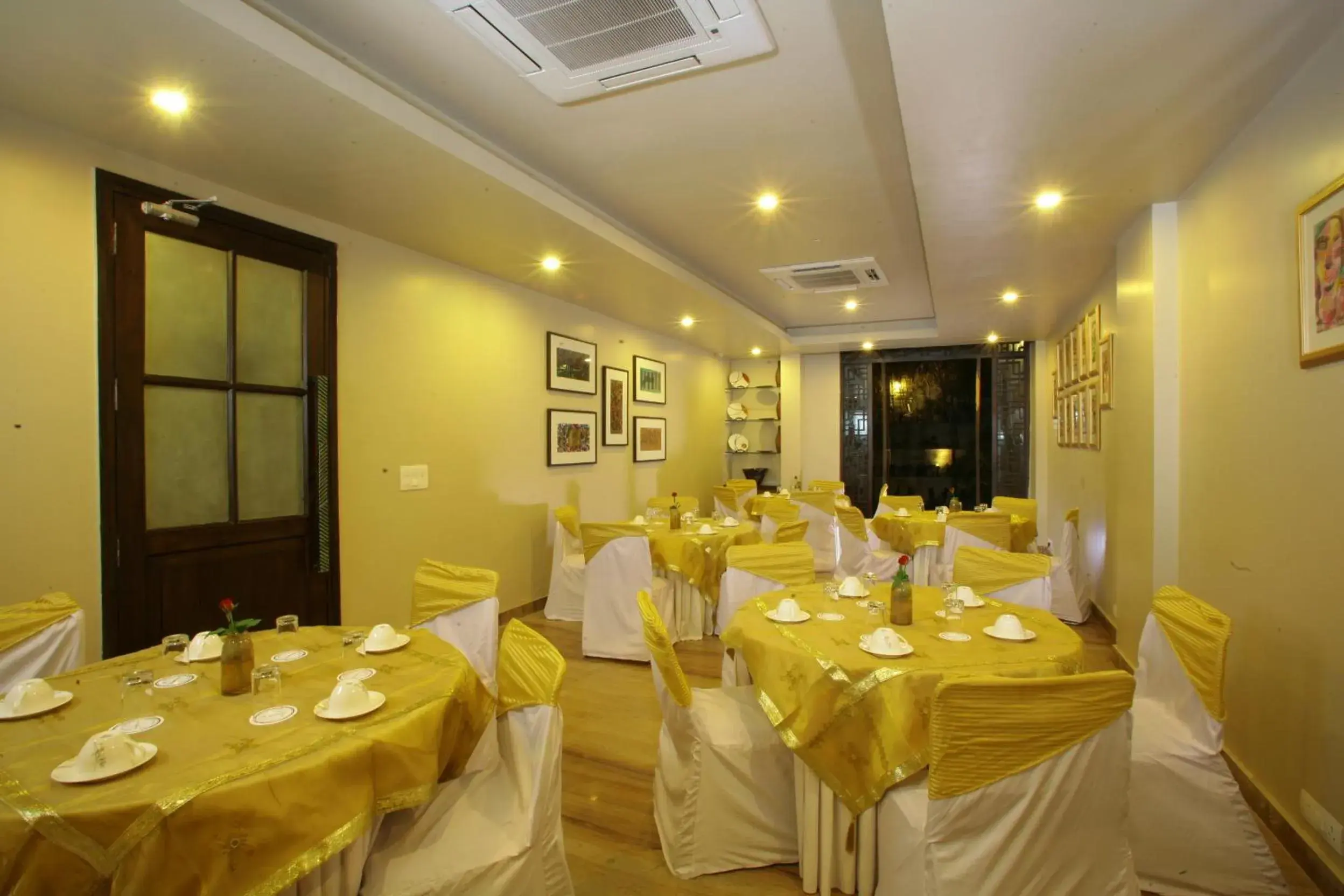 Meeting/conference room, Restaurant/Places to Eat in juSTa Gurgaon