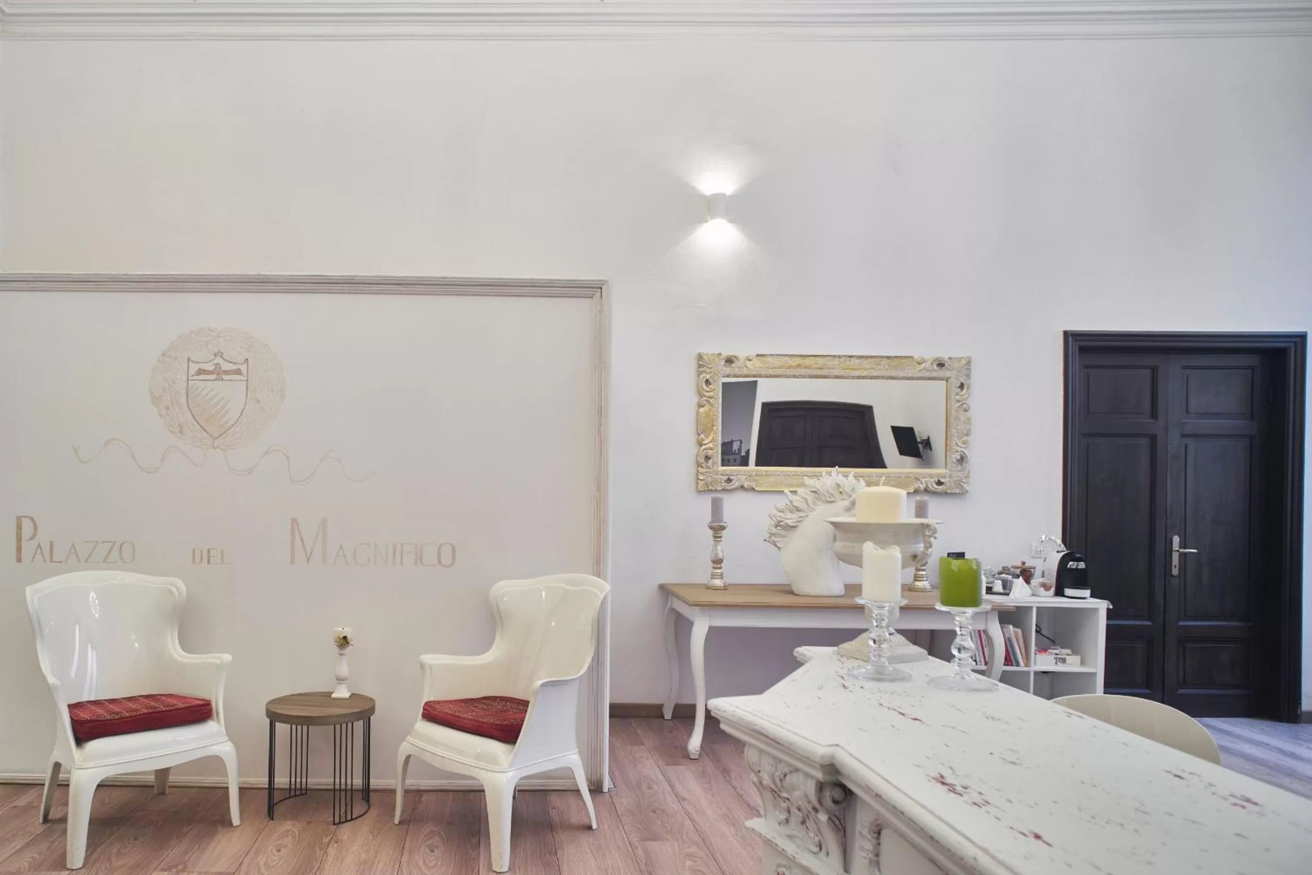 Lobby or reception in Palazzo del Magnifico B&B