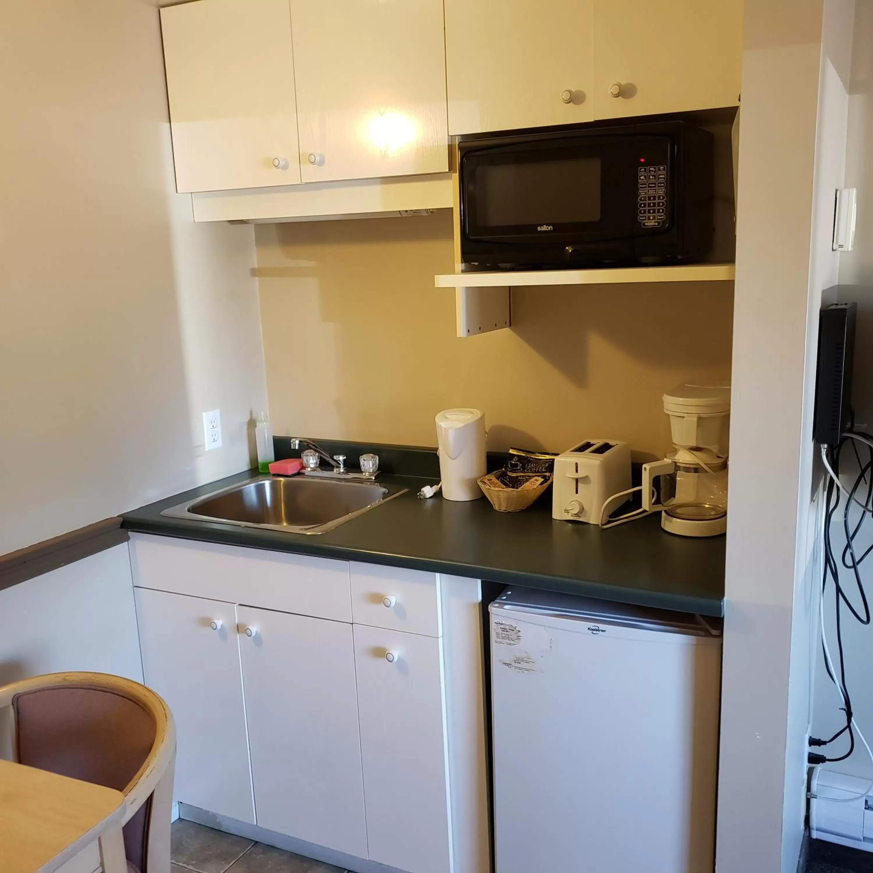 Kitchen/Kitchenette in Shemron Suites Hotel